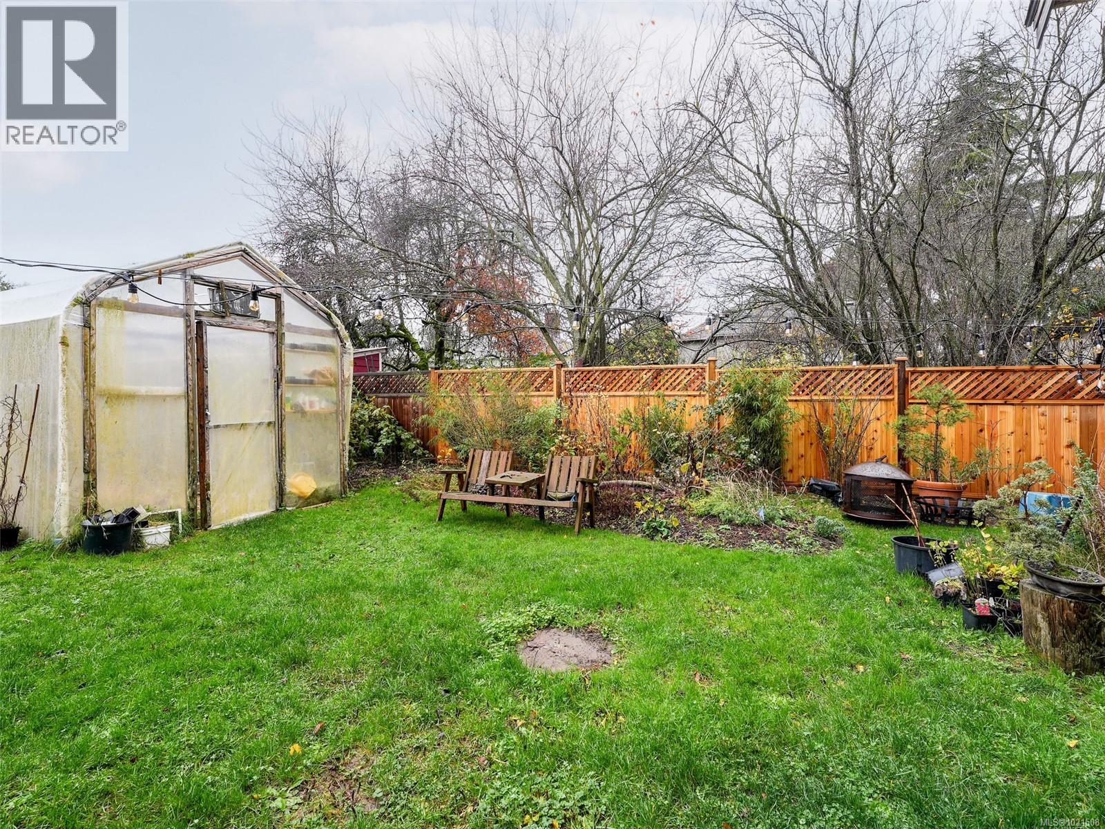 1015 Empress Ave, Victoria