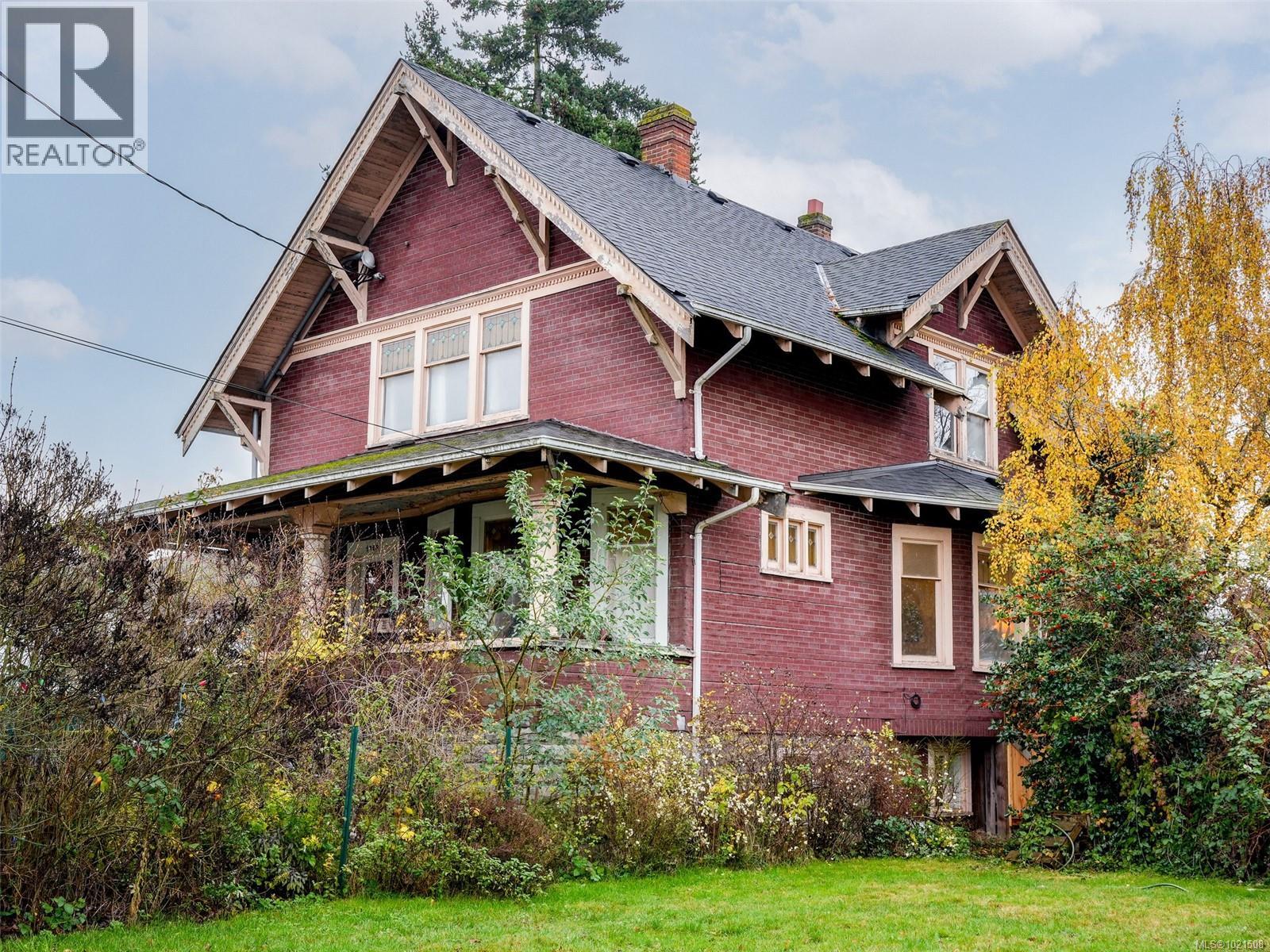 1015 Empress Ave, Victoria