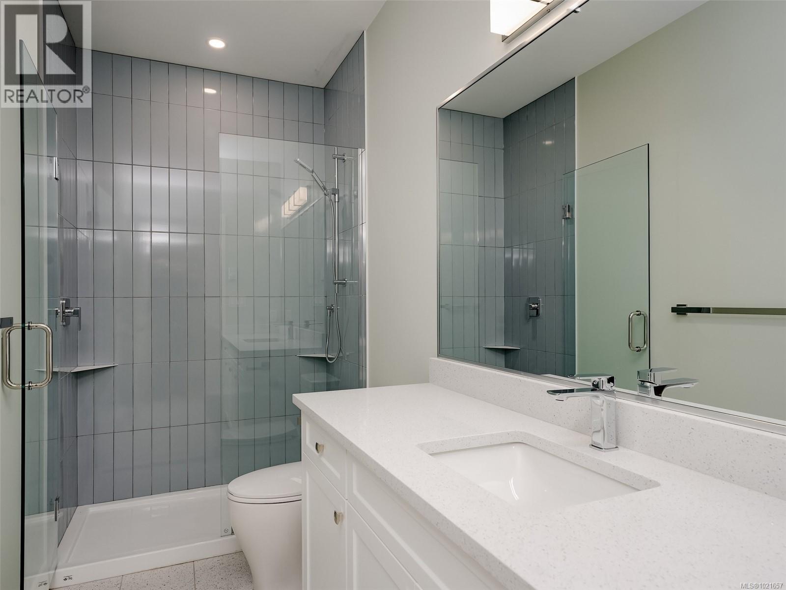 10950 Chalet Rd, North Saanich