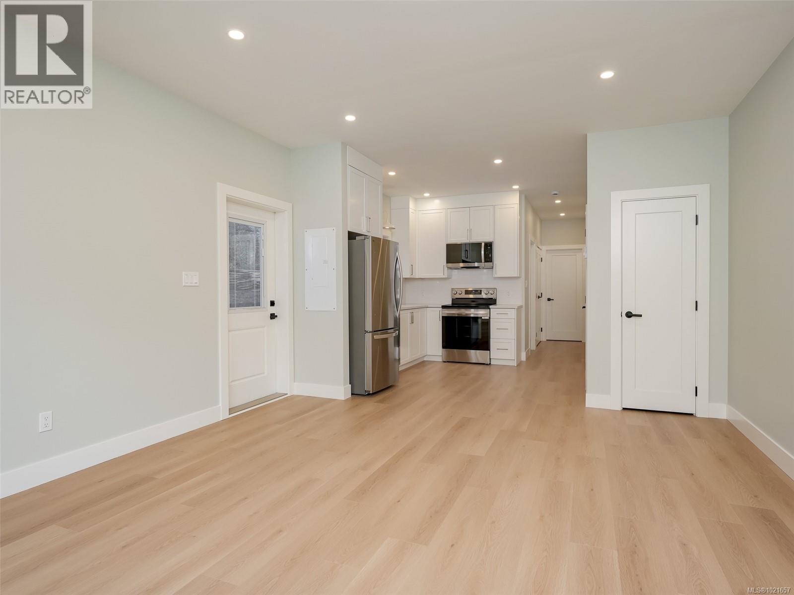 10950 Chalet Rd, North Saanich