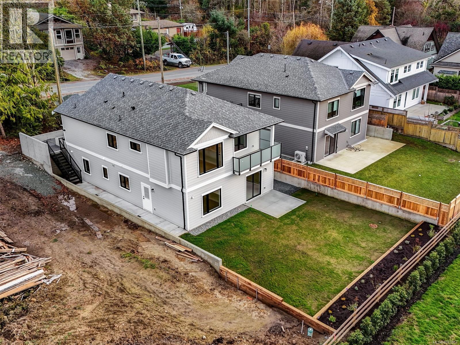 10950 Chalet Rd, North Saanich