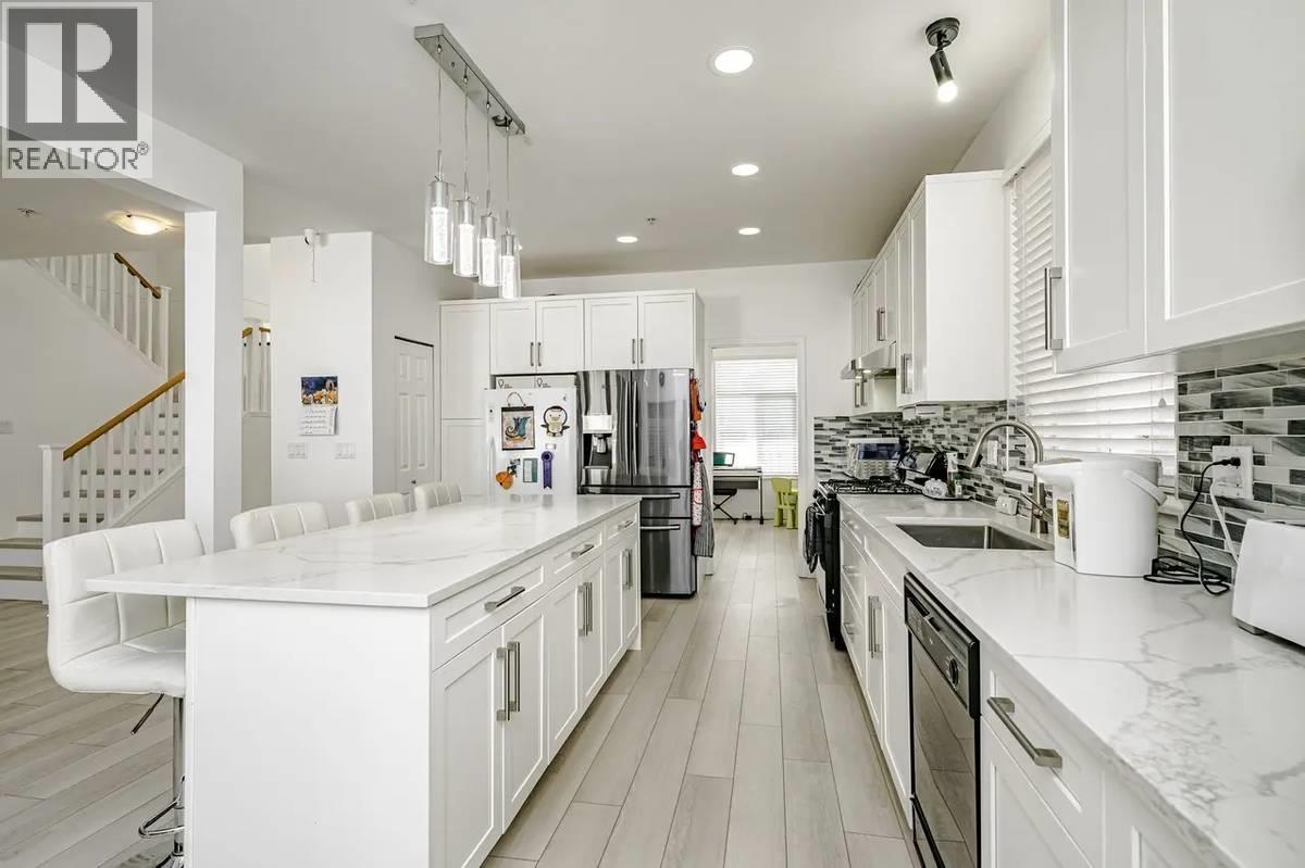 1096 RIVERSIDE DR, Port Coquitlam