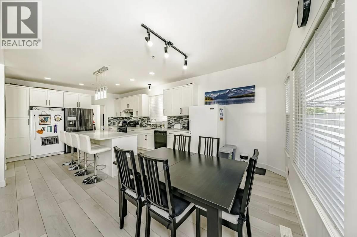 1096 RIVERSIDE DR, Port Coquitlam