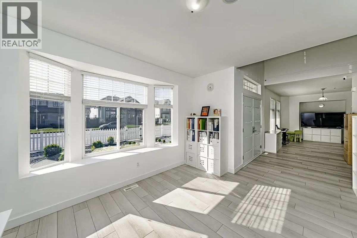 1096 RIVERSIDE DR, Port Coquitlam