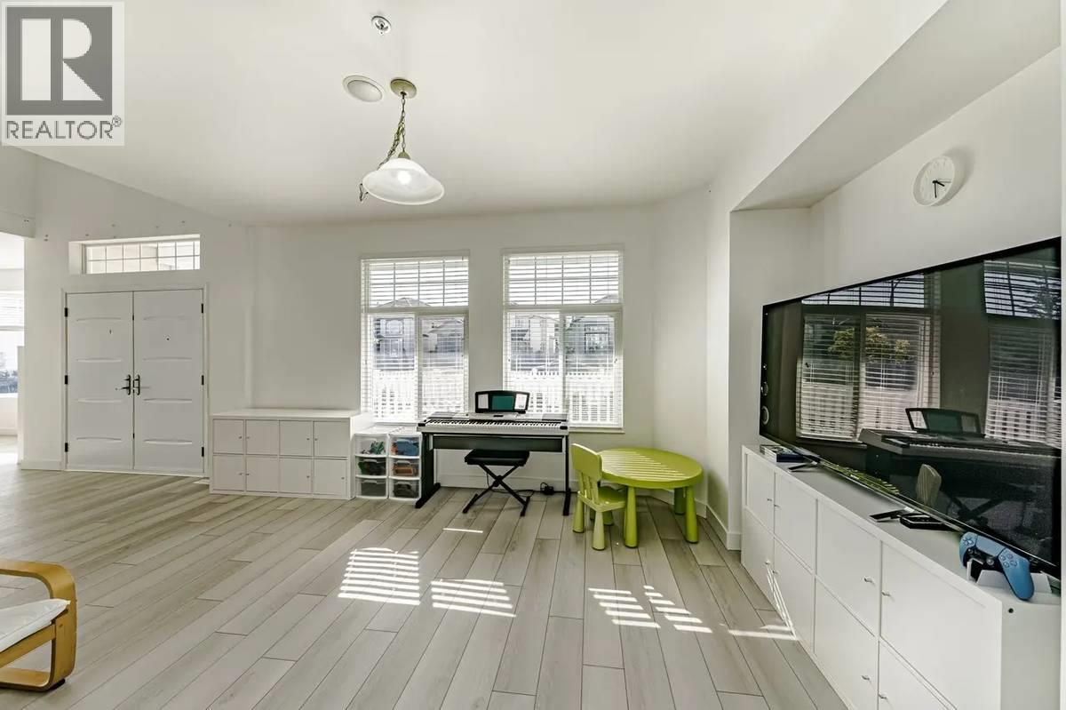 1096 RIVERSIDE DR, Port Coquitlam