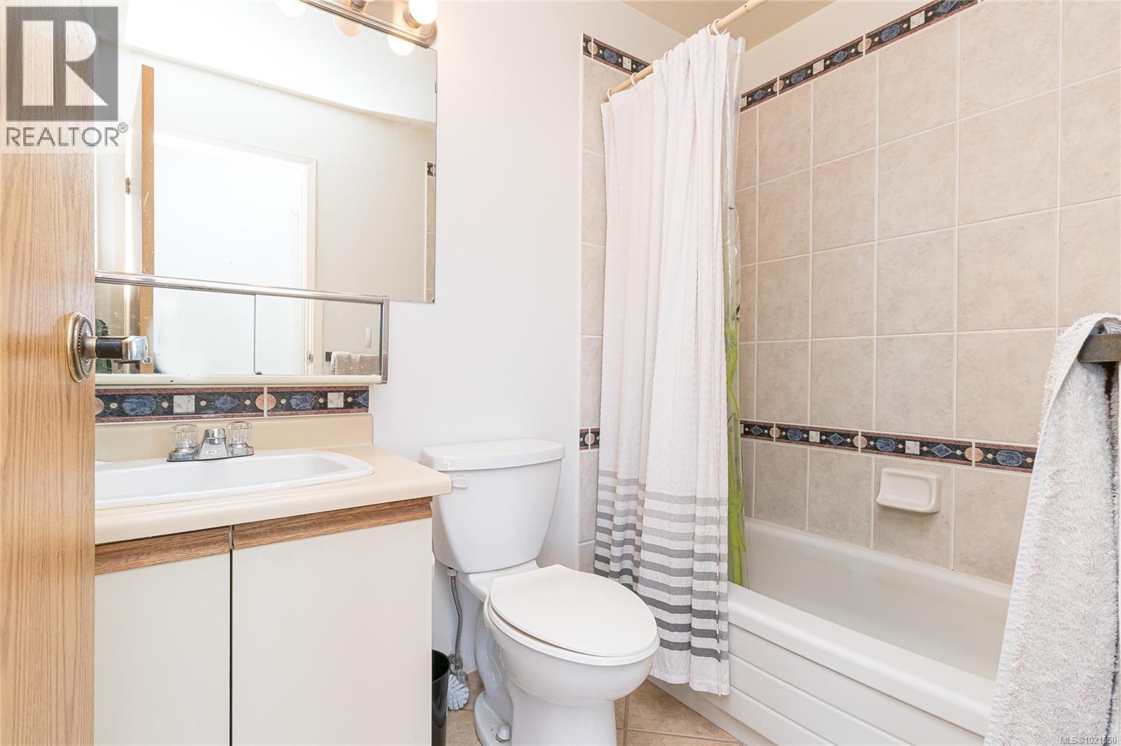 809 1630 Quadra St, Victoria