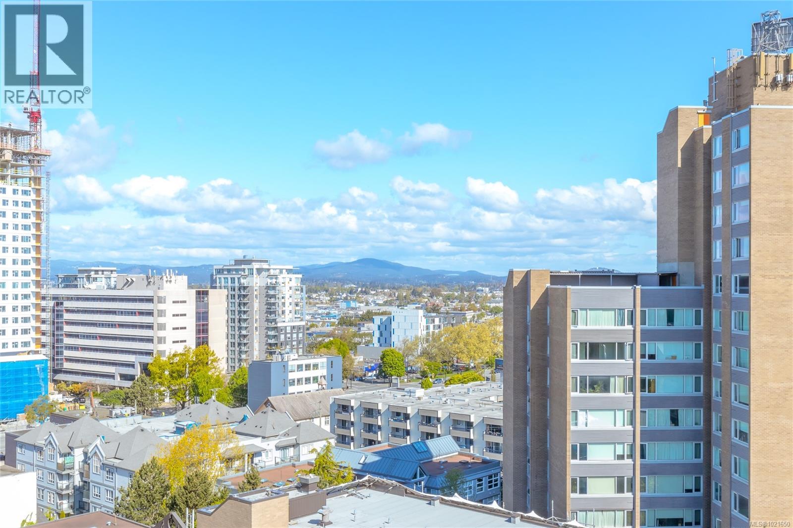 809 1630 Quadra St, Victoria