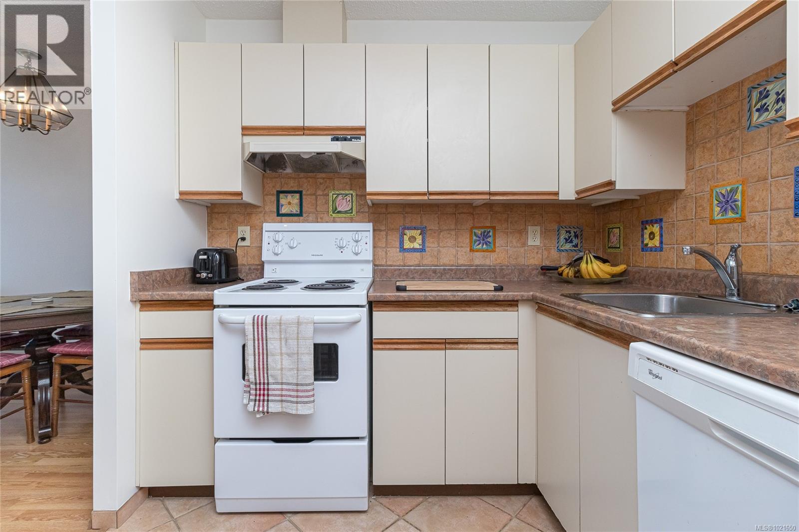 809 1630 Quadra St, Victoria