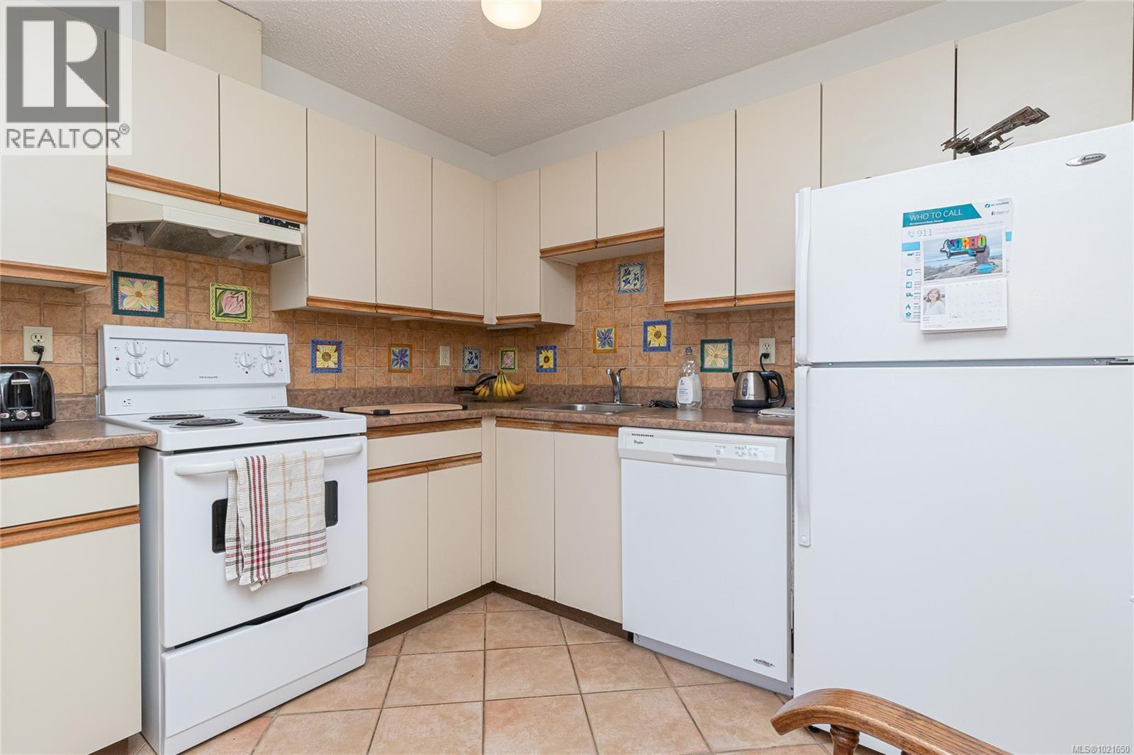 809 1630 Quadra St, Victoria