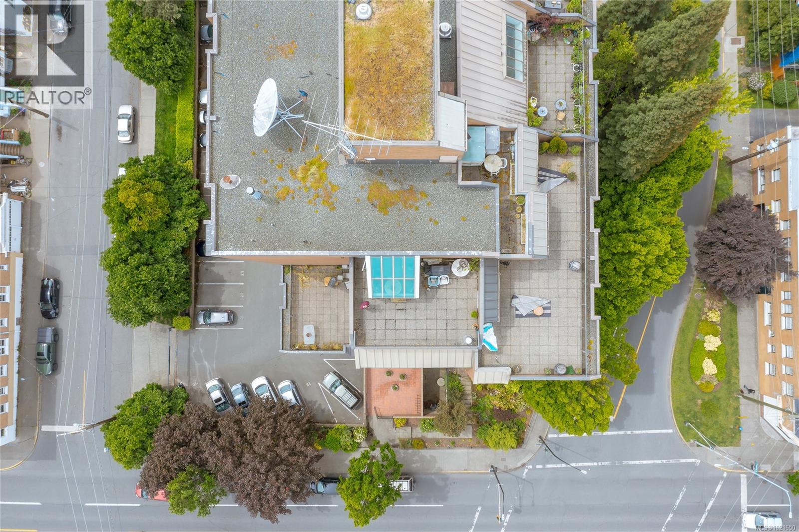 809 1630 Quadra St, Victoria