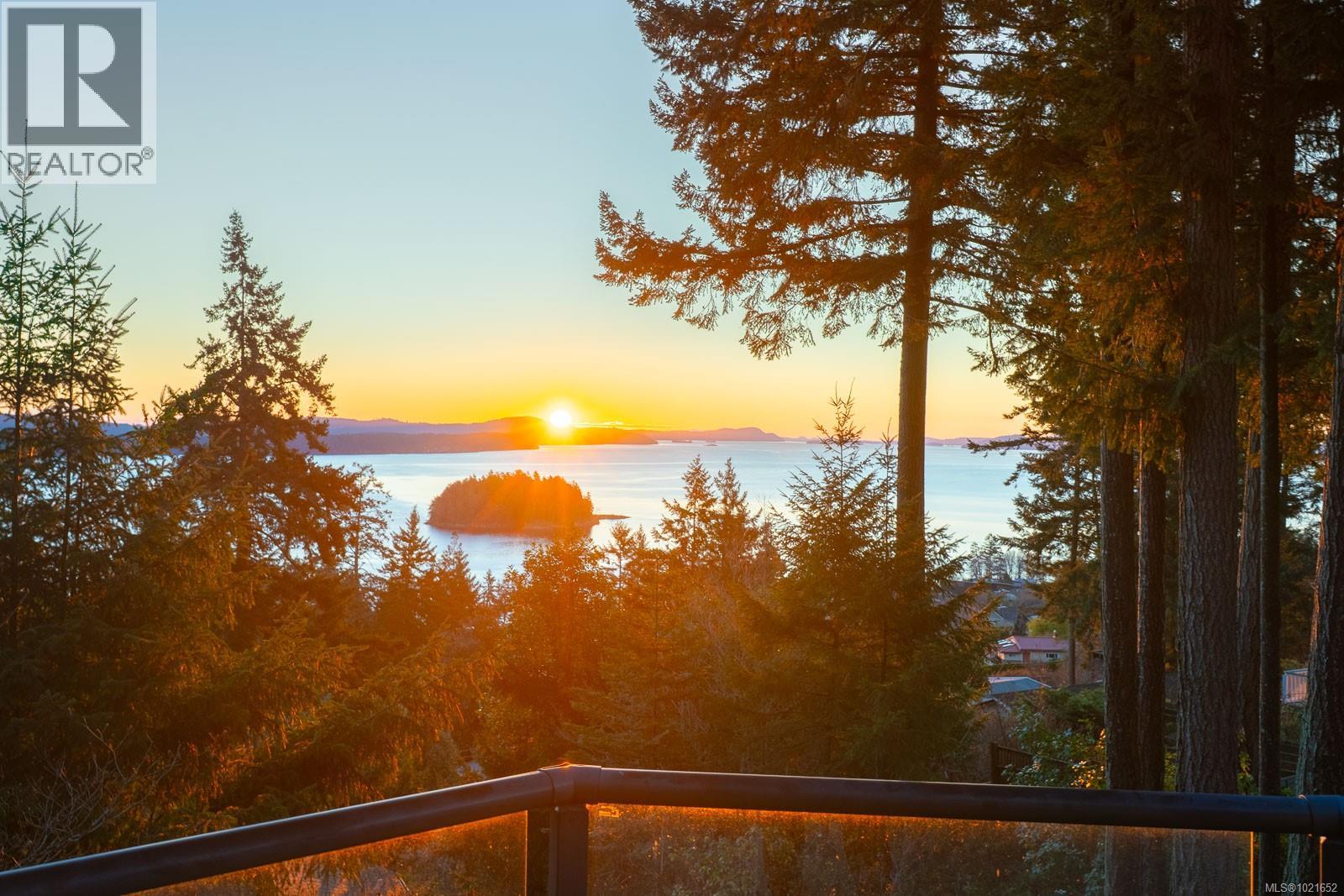 1372 Ivor Rd, Nanaimo