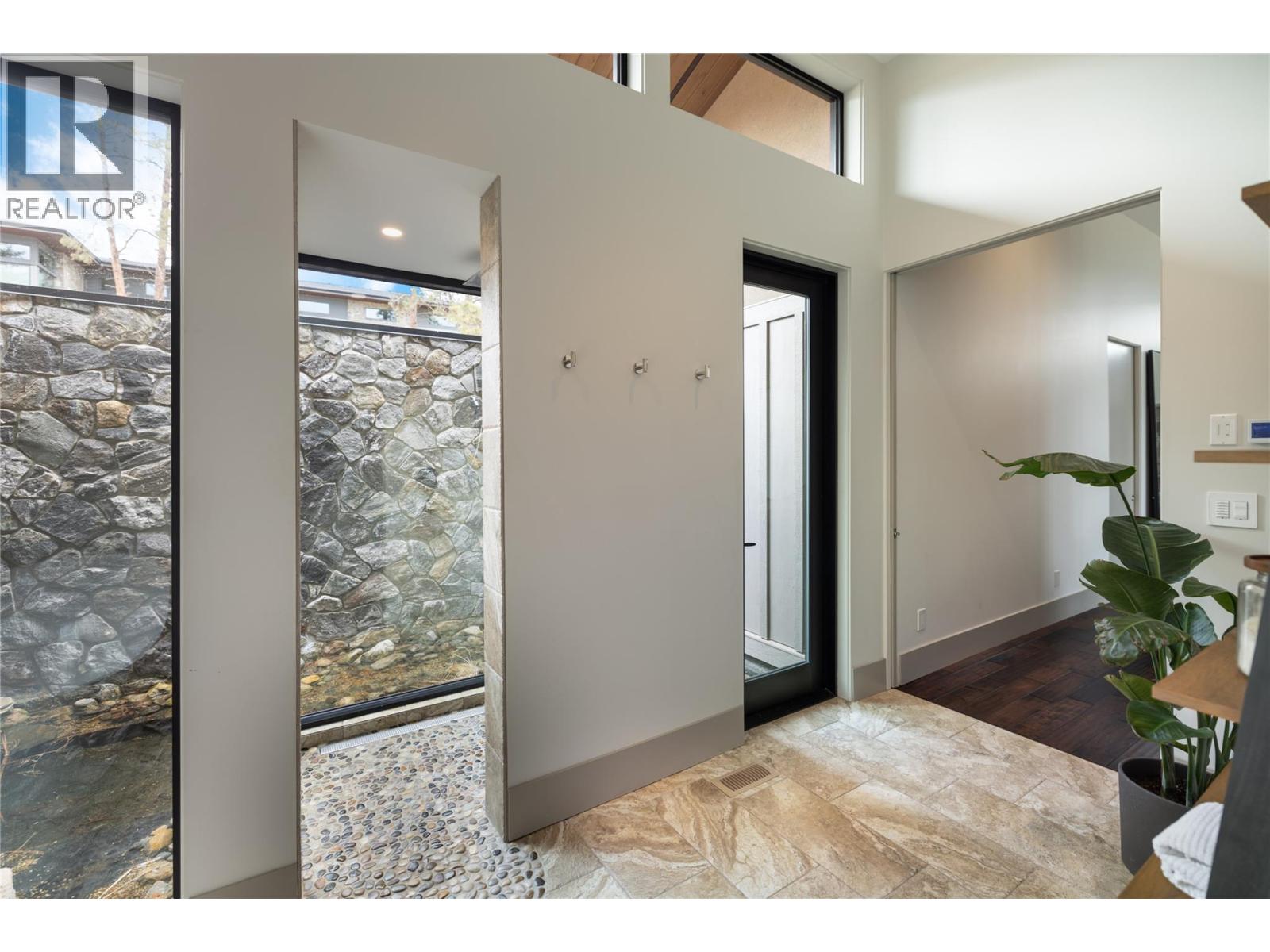  508 Vardon Lane, Vernon