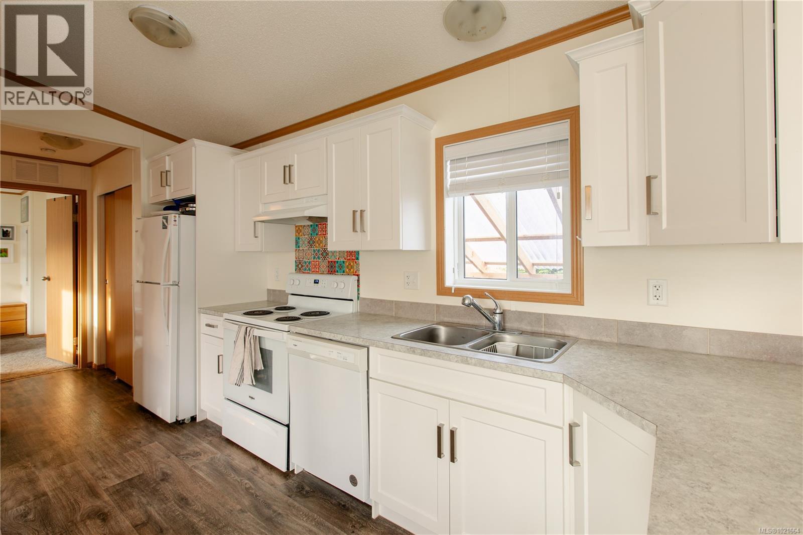 421 Humpback Pl, Ucluelet