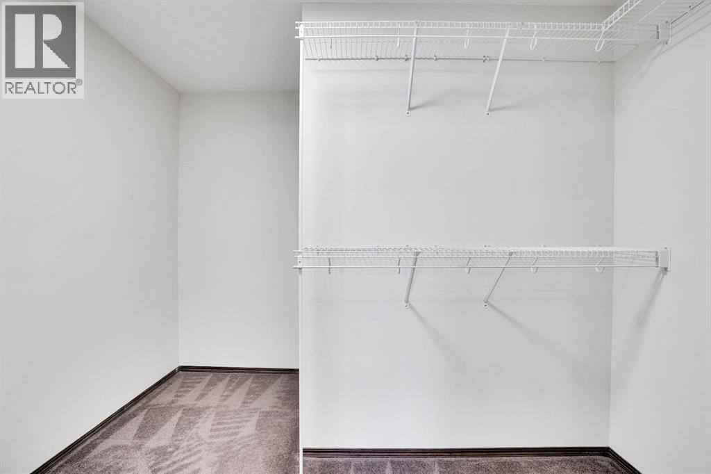 Single Family House for Sale in  Everoak Green SW Evergreen Calgary 