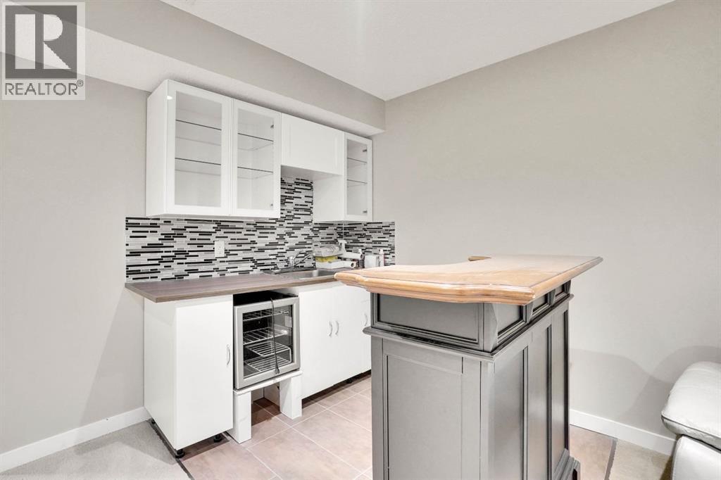 Single Family House for Sale in  Everoak Green SW Evergreen Calgary 