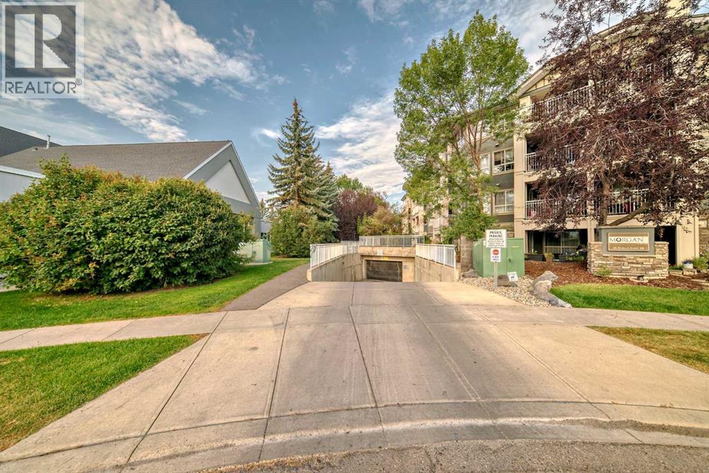 Single Family House for Sale in   Richard Court SW Lincoln Park Calgary 