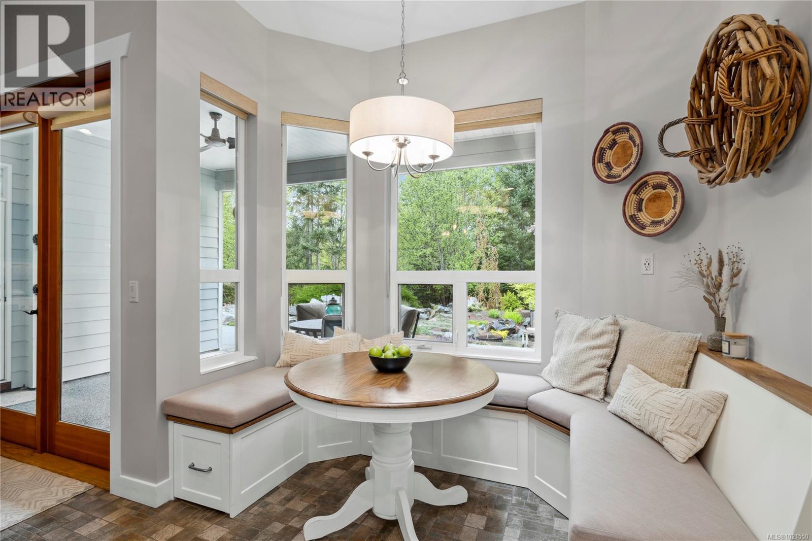 7190 Hase Pl, Lantzville