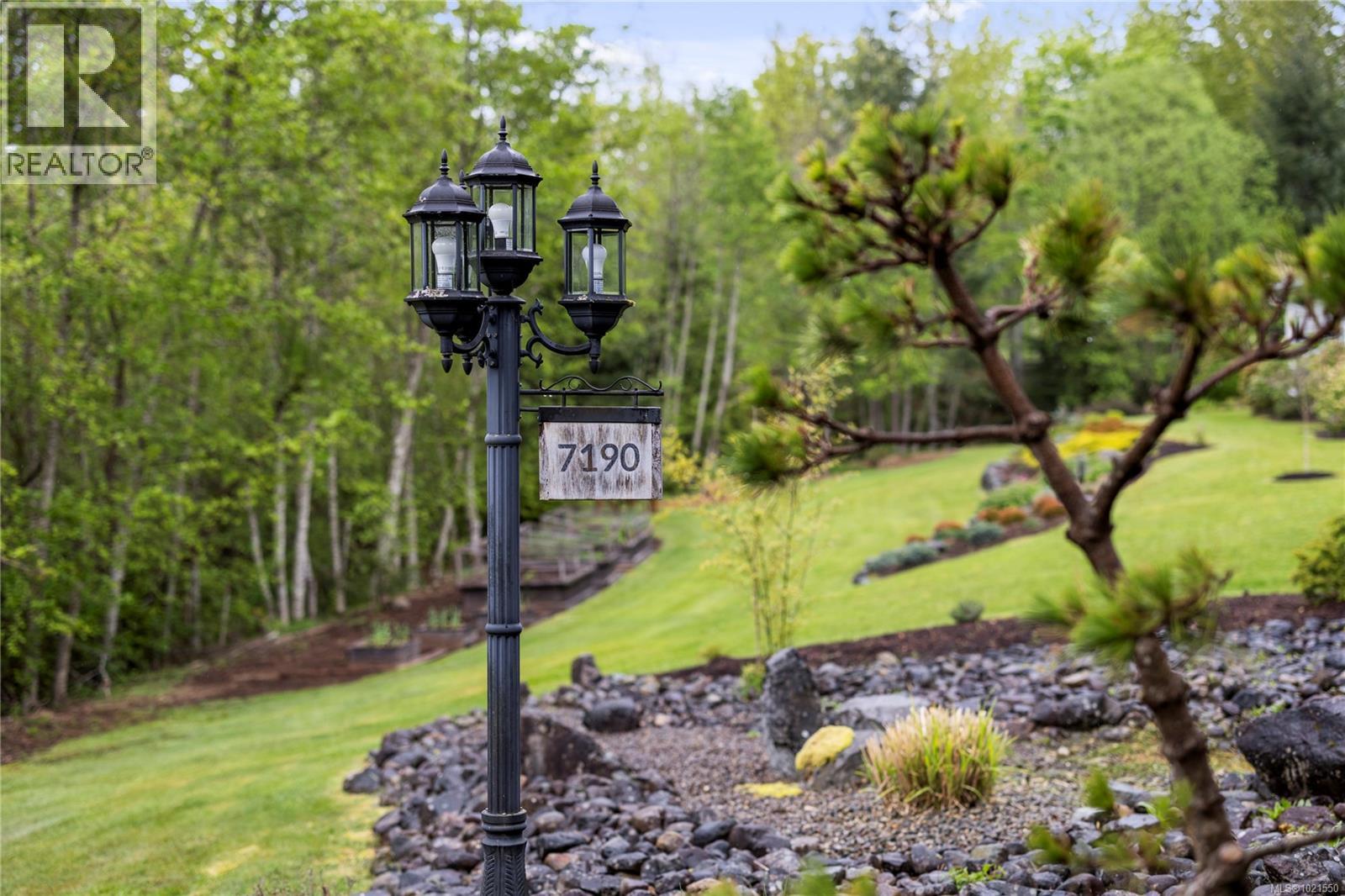 7190 Hase Pl, Lantzville