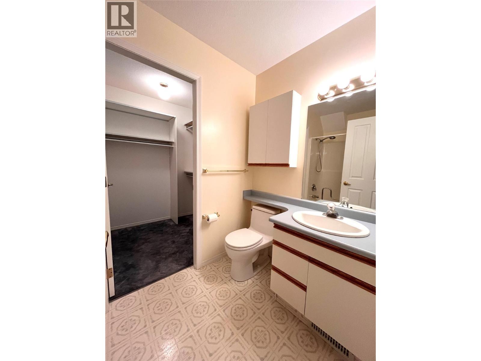 #13 2210 COLUMBIA Avenue - 12