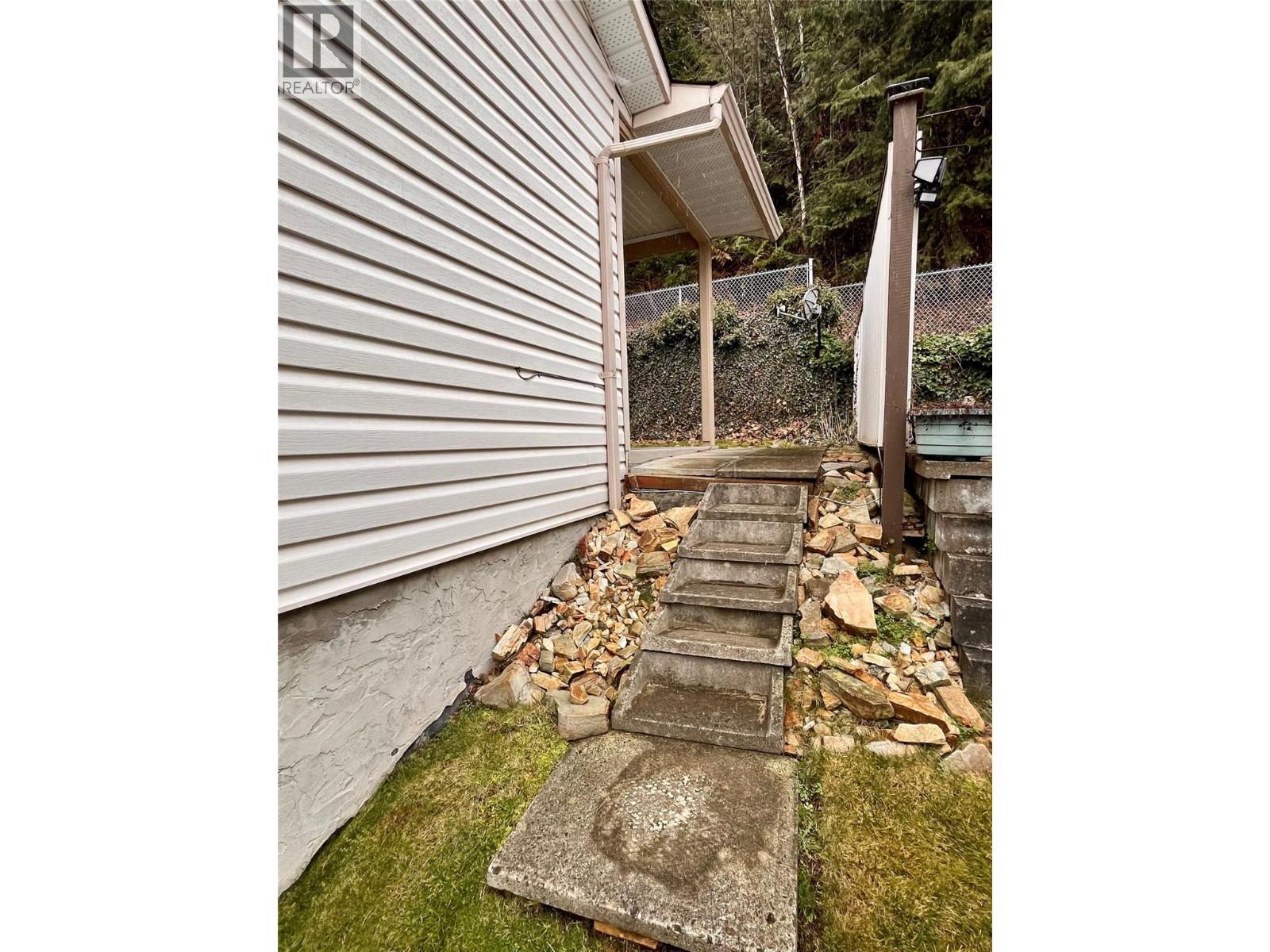 #13 2210 COLUMBIA Avenue - 28