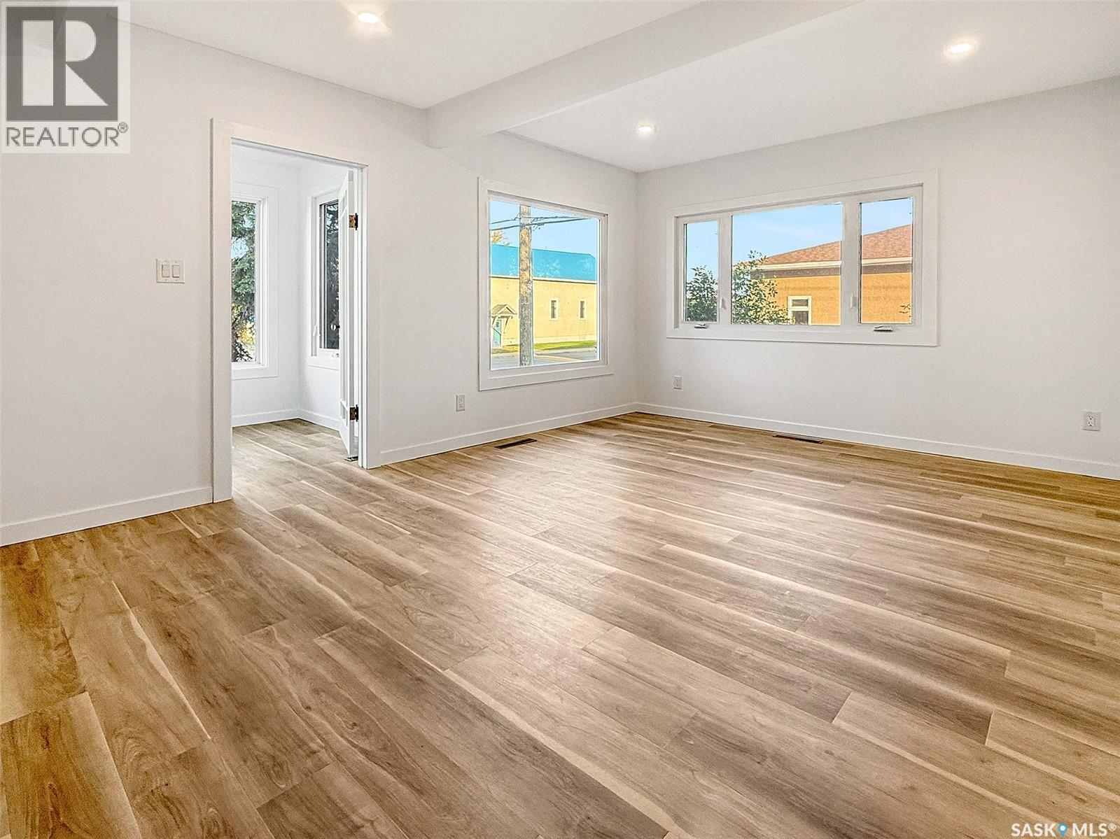 Single Family House 2 Level for Sale in  rd AVENUE NE Swift Current 