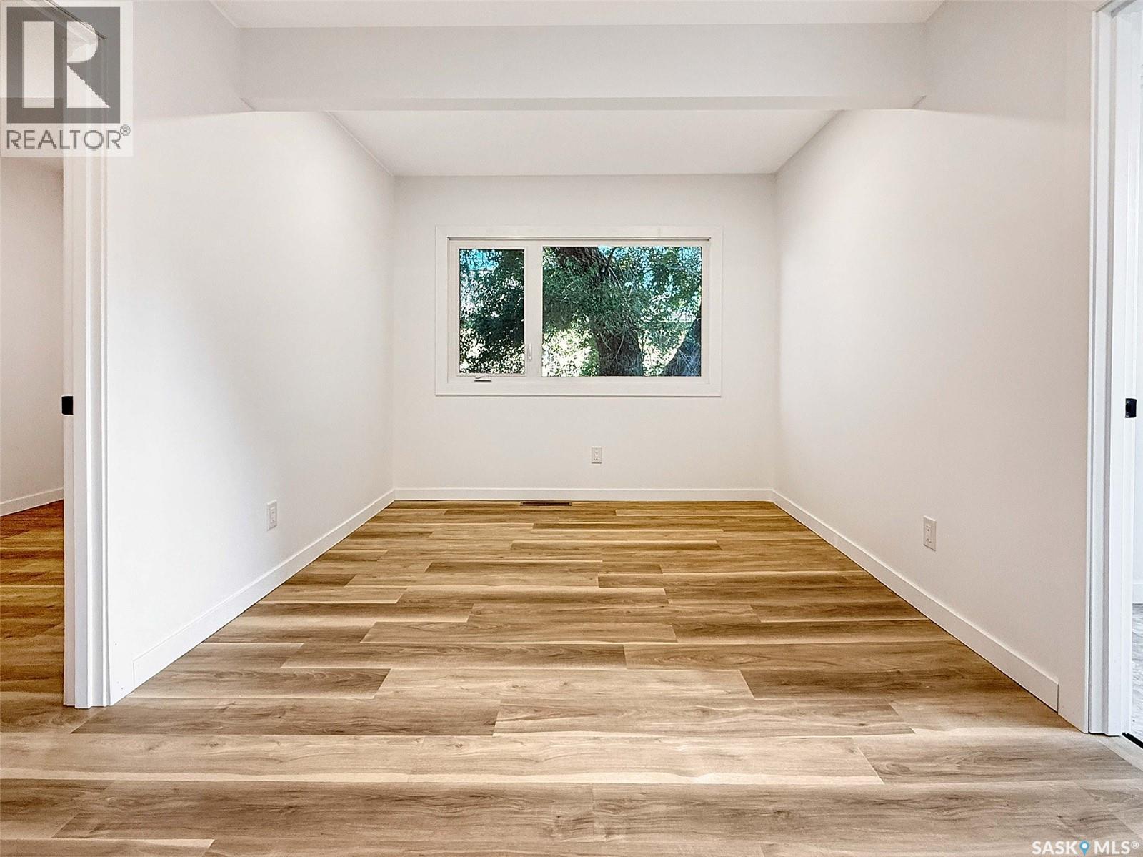 Single Family House 2 Level for Sale in  rd AVENUE NE Swift Current 