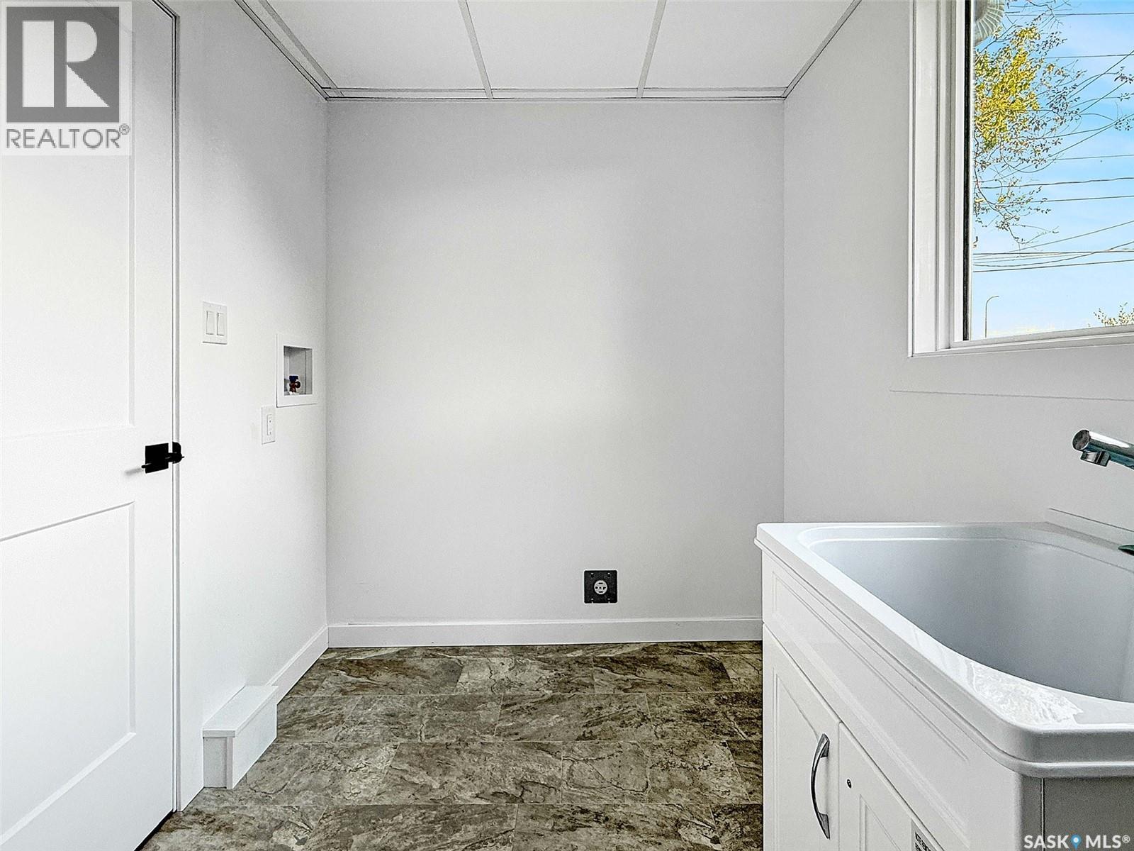 Single Family House 2 Level for Sale in  rd AVENUE NE Swift Current 