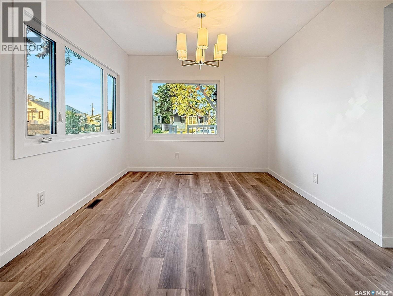 Single Family House 2 Level for Sale in  rd AVENUE NE Swift Current 