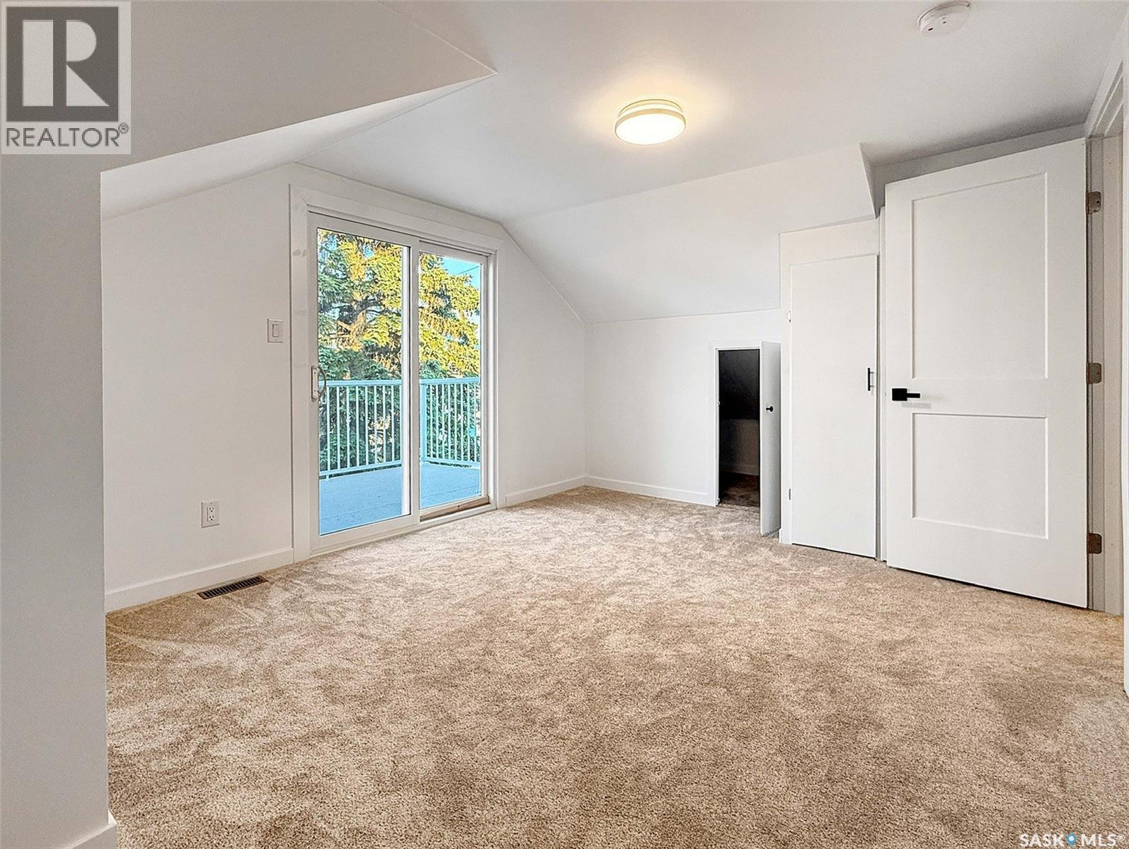 Single Family House 2 Level for Sale in  rd AVENUE NE Swift Current 