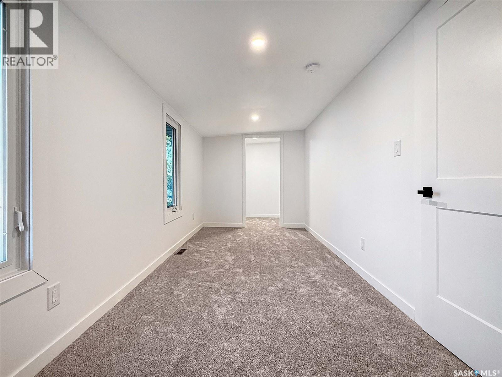 Single Family House 2 Level for Sale in  rd AVENUE NE Swift Current 