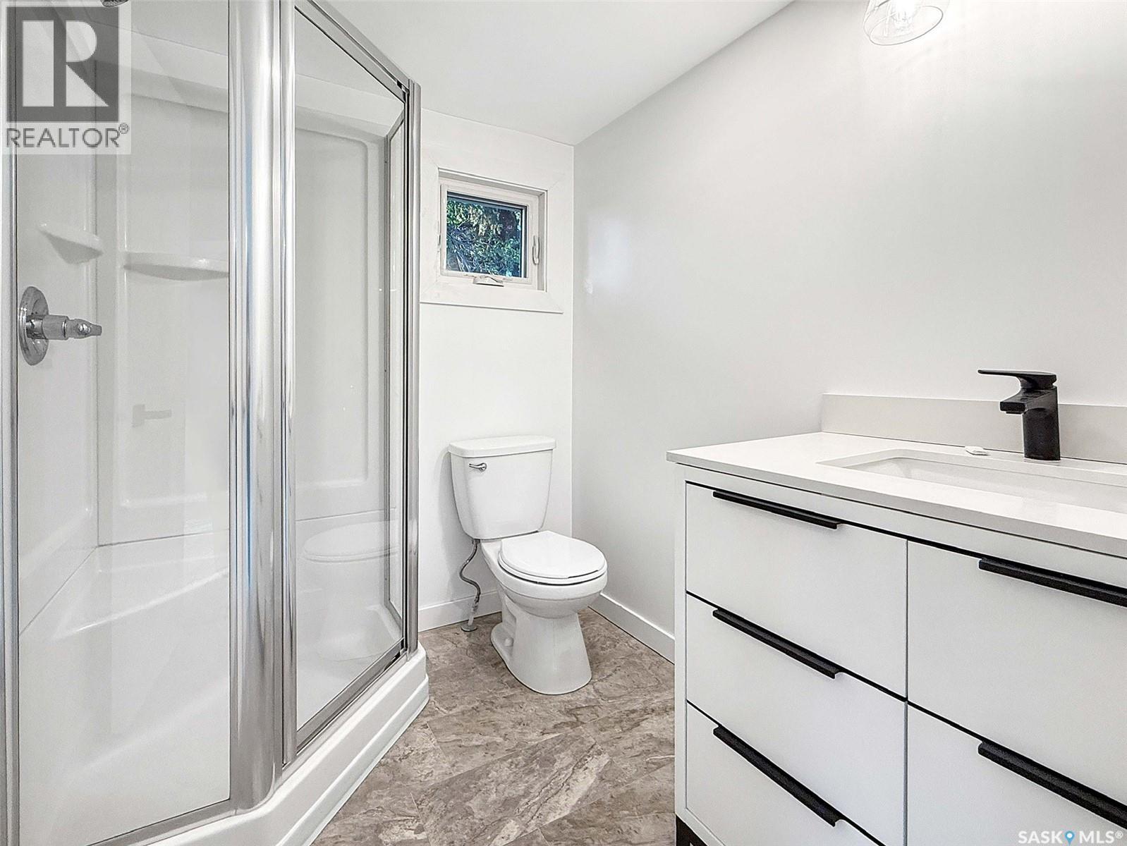 Single Family House 2 Level for Sale in  rd AVENUE NE Swift Current 