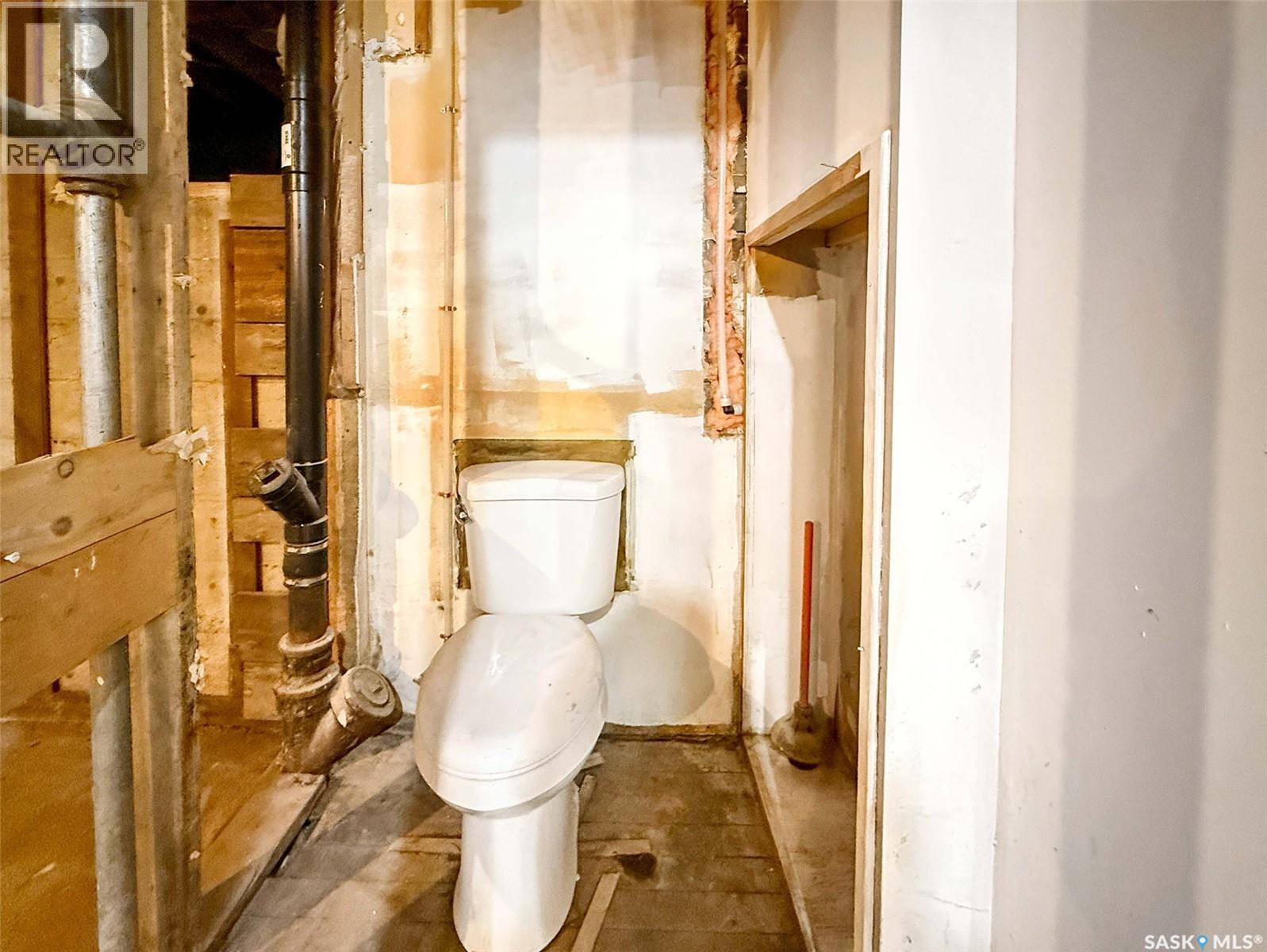 Single Family House 2 Level for Sale in  rd AVENUE NE Swift Current 