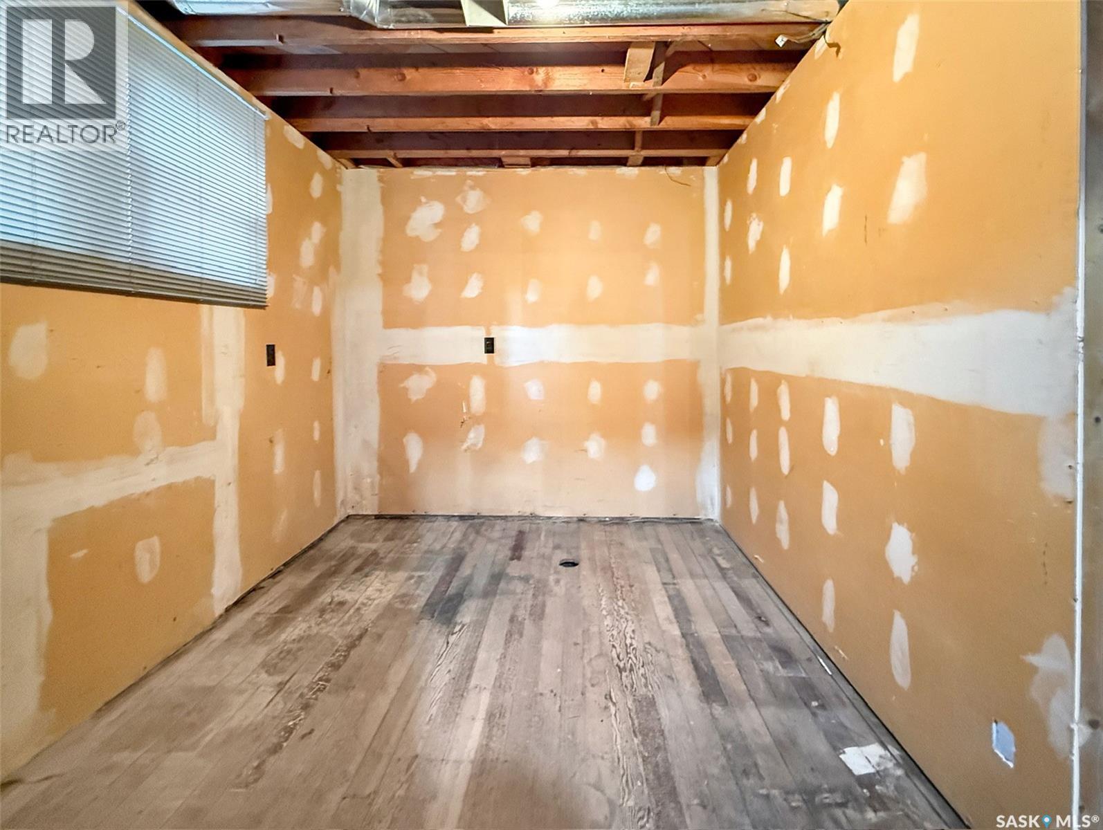 Single Family House 2 Level for Sale in  rd AVENUE NE Swift Current 