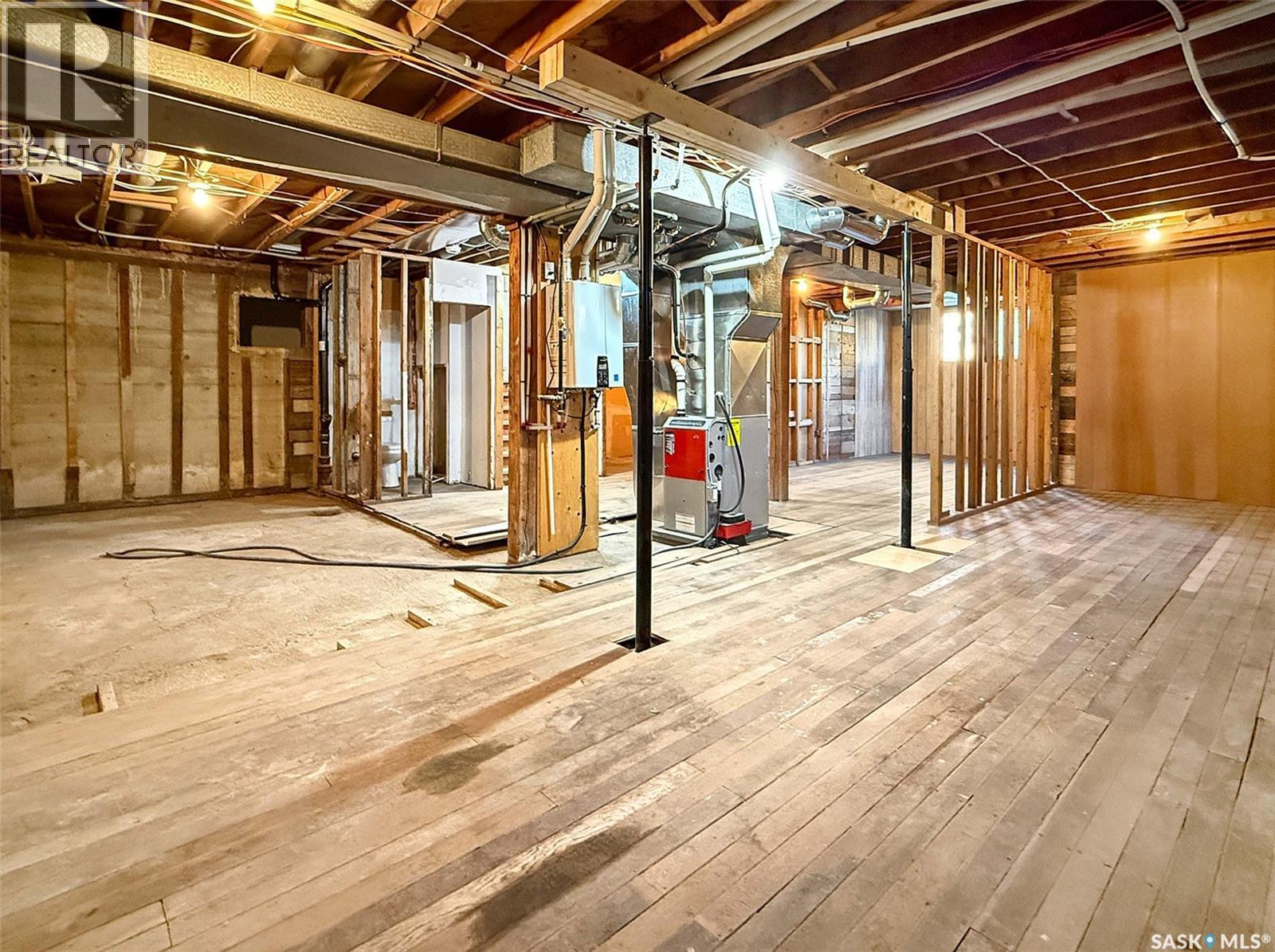 Single Family House 2 Level for Sale in  rd AVENUE NE Swift Current 