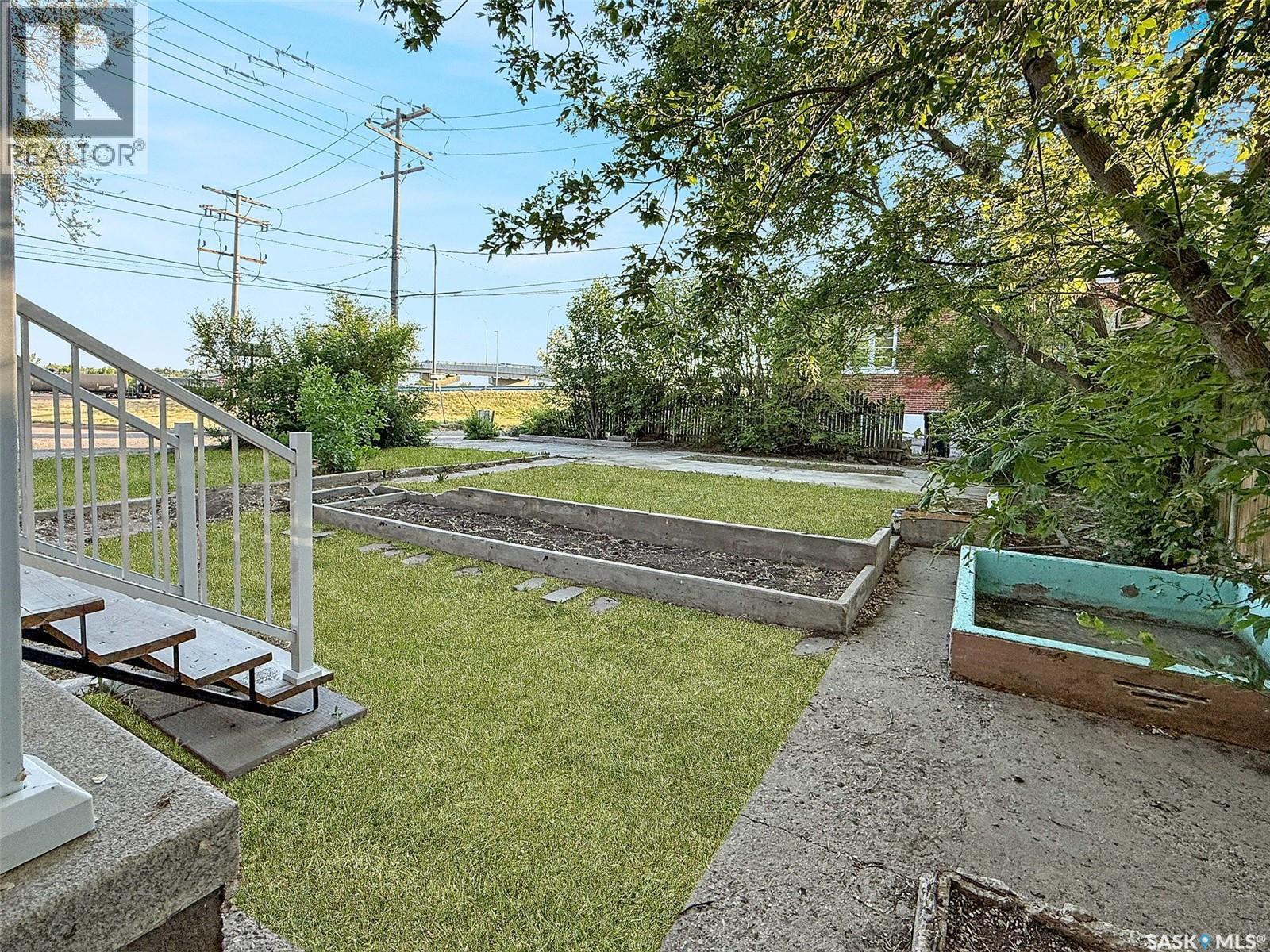 Single Family House 2 Level for Sale in  rd AVENUE NE Swift Current 