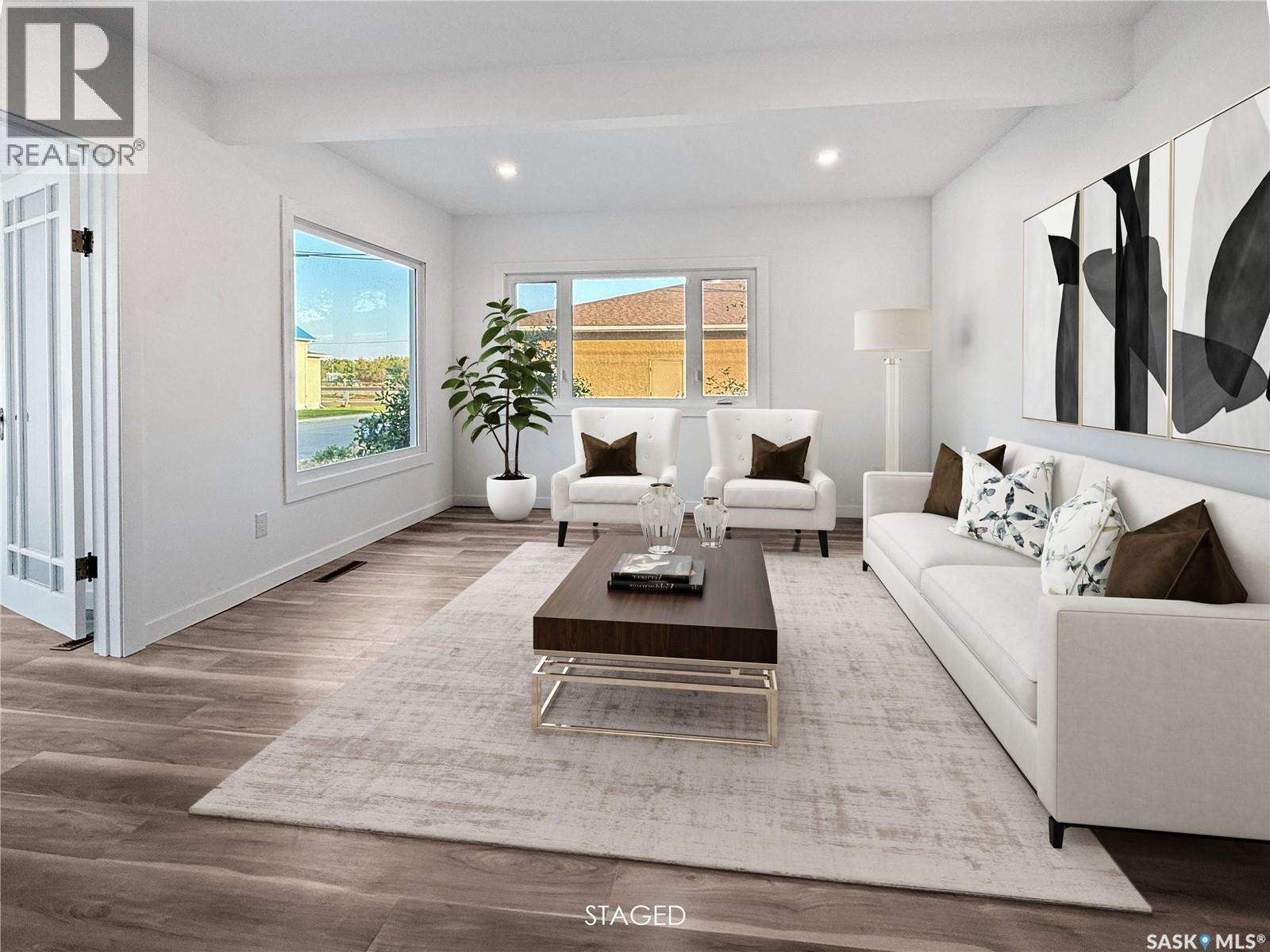 Single Family House 2 Level for Sale in  rd AVENUE NE Swift Current 