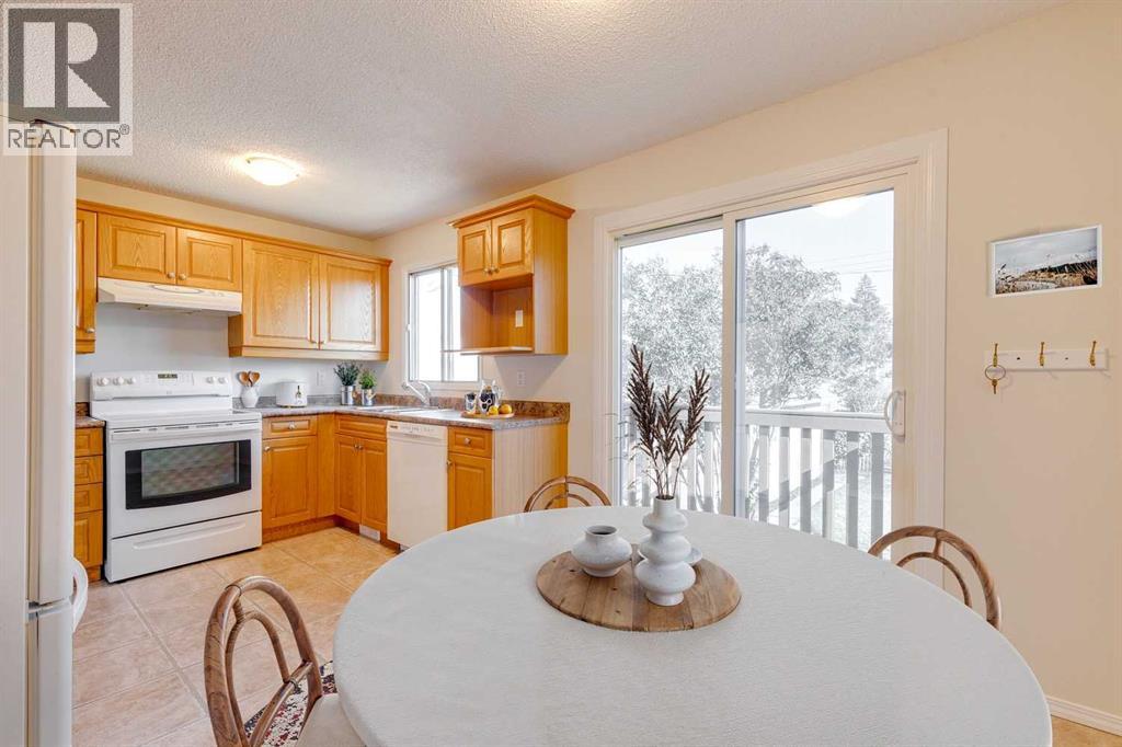 Single Family House Bi-level for Sale in  Doverthorn Place SE Dover Calgary 