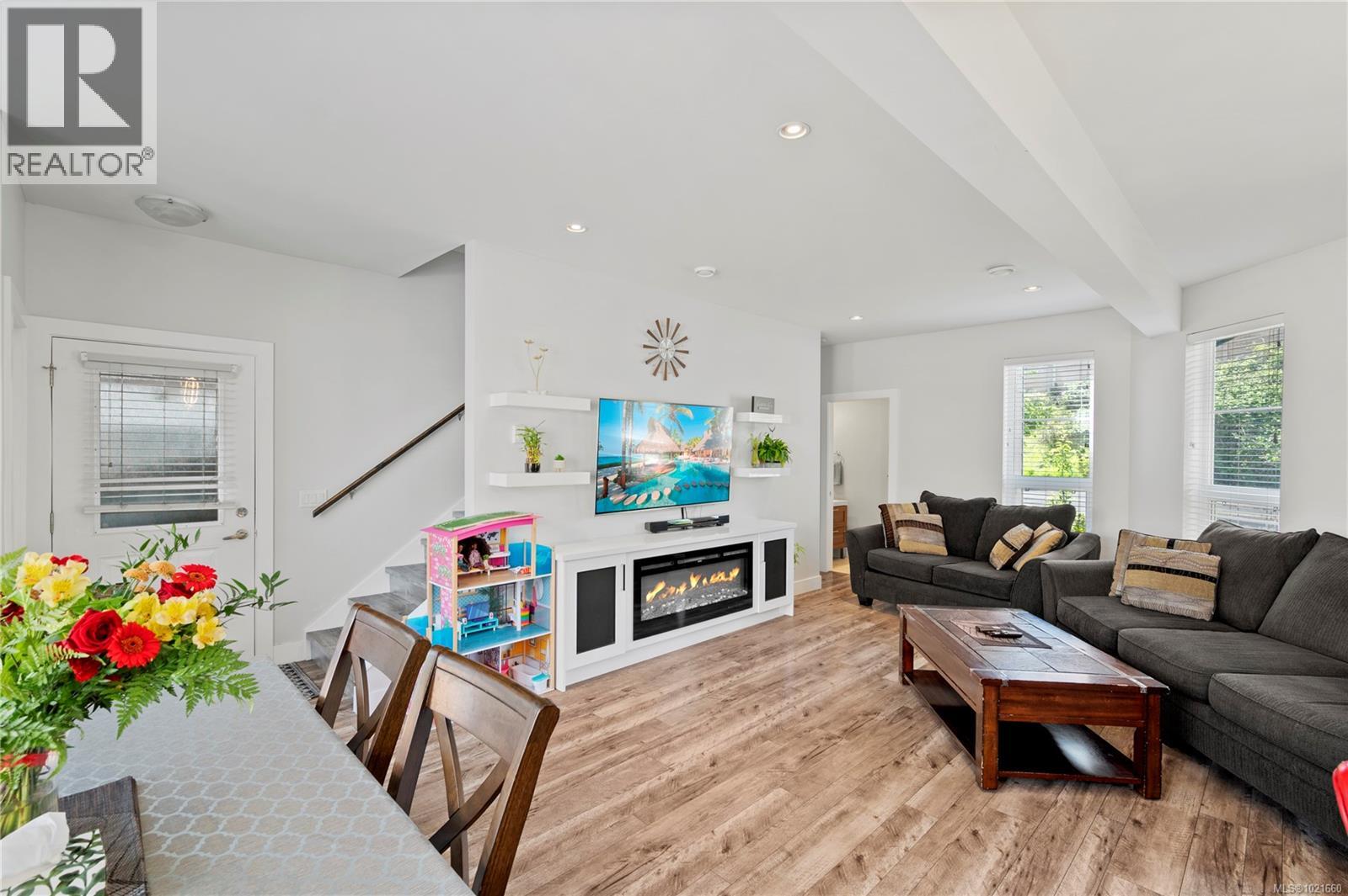 701 Strandlund Ave, Langford