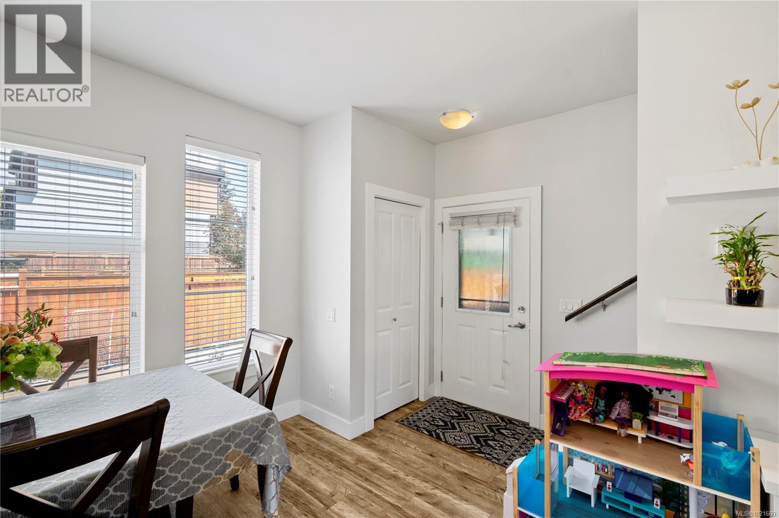 701 Strandlund Ave, Langford