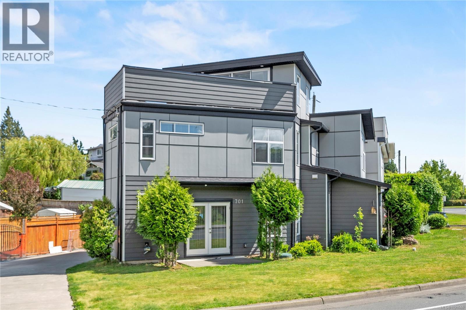 701 Strandlund Ave, Langford