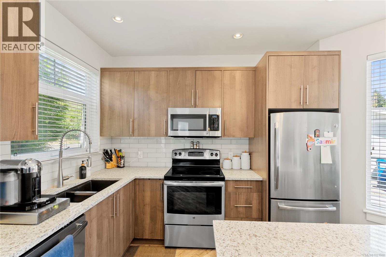 701 Strandlund Ave, Langford