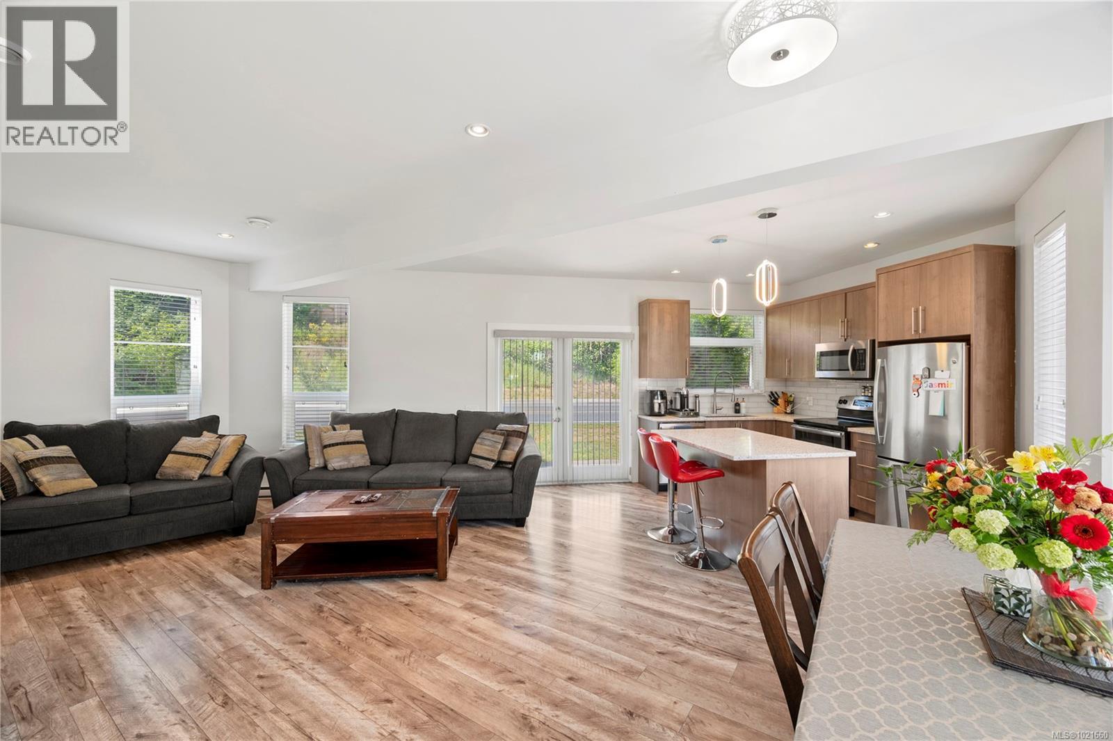 701 Strandlund Ave, Langford