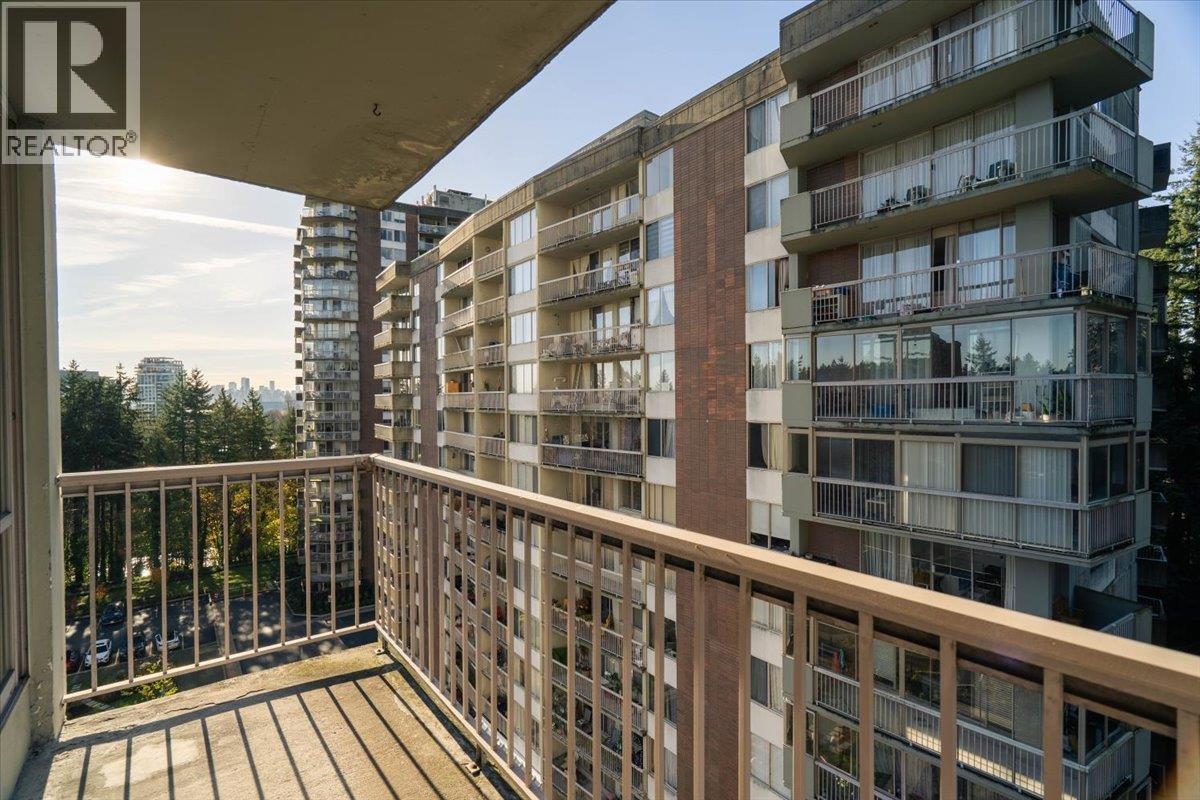 911 2016 FULLERTON AVENUE, North Vancouver