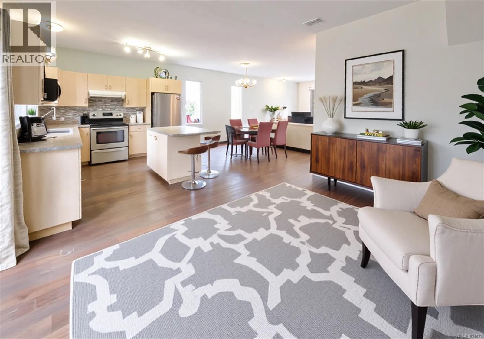 645 Shore Pine Cres, Tofino