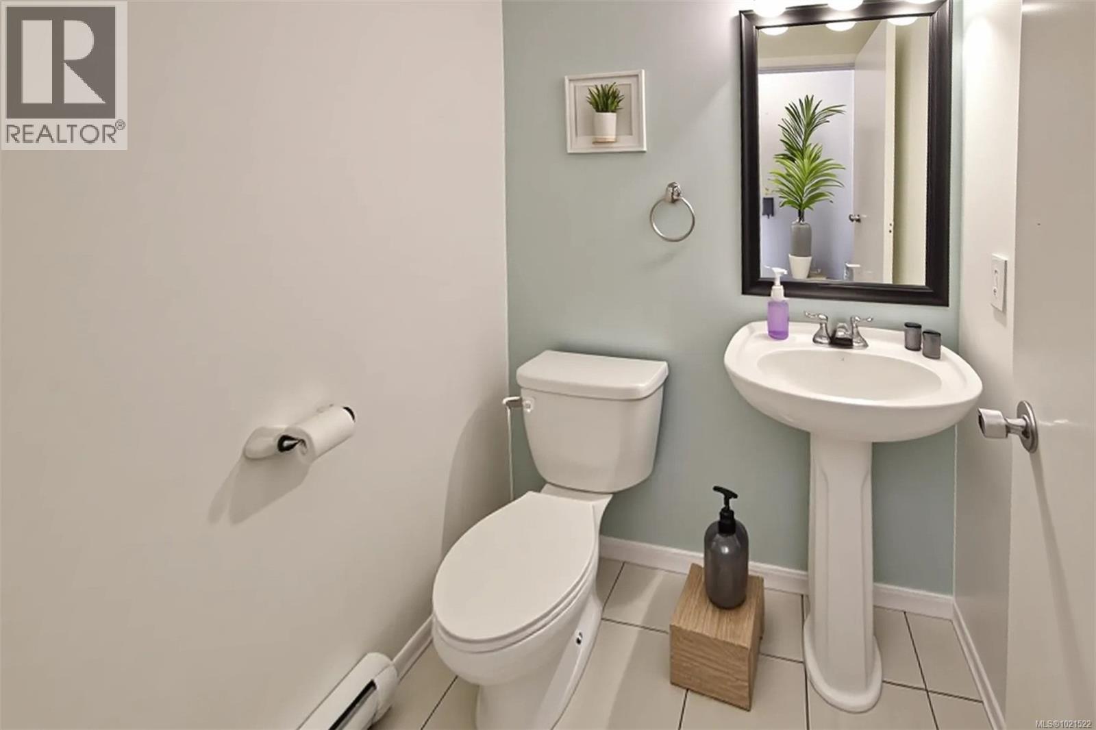 645 Shore Pine Cres, Tofino