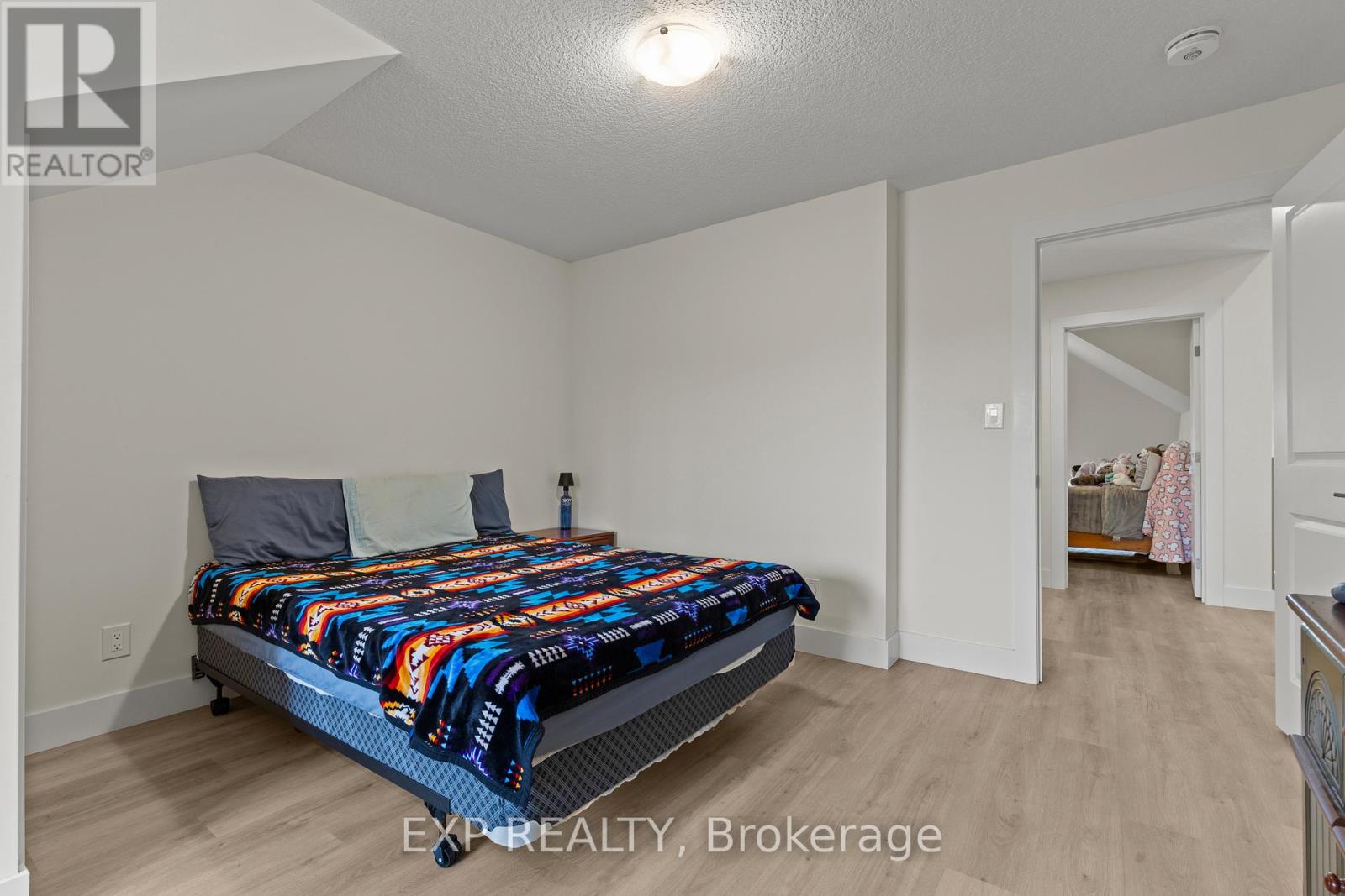 #31 744 NELSON STREET W - 34