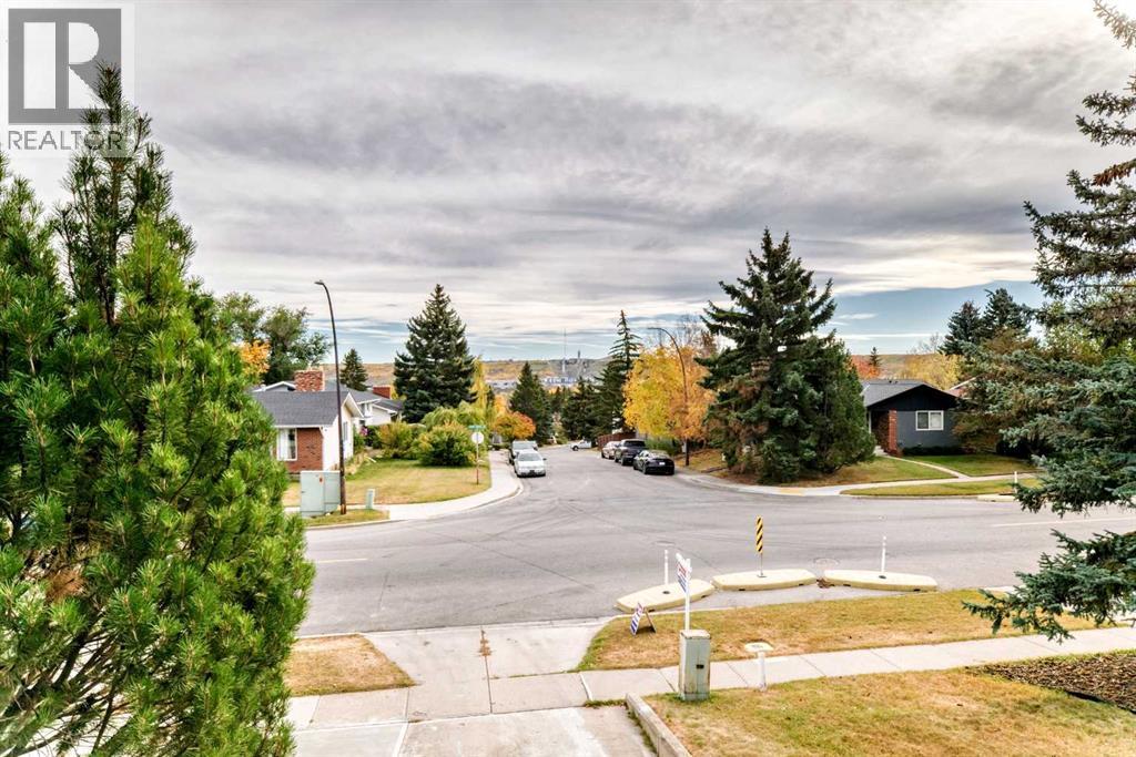 Single Family House Bungalow for Sale in  Silver Springs Road NW Silver Springs Calgary 
