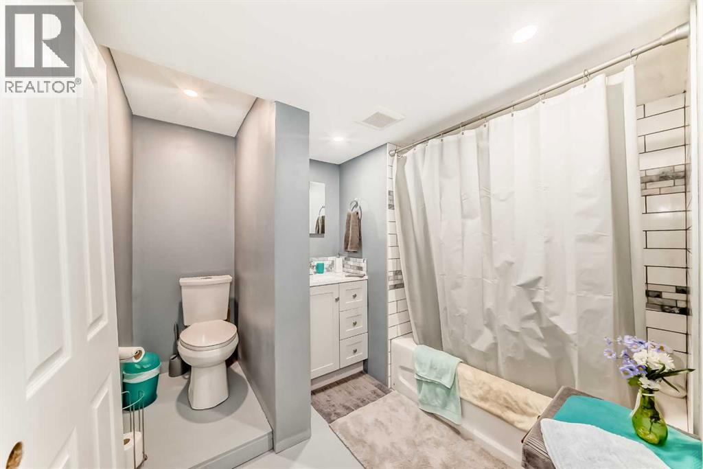 Single Family House Bungalow for Sale in  Silver Springs Road NW Silver Springs Calgary 