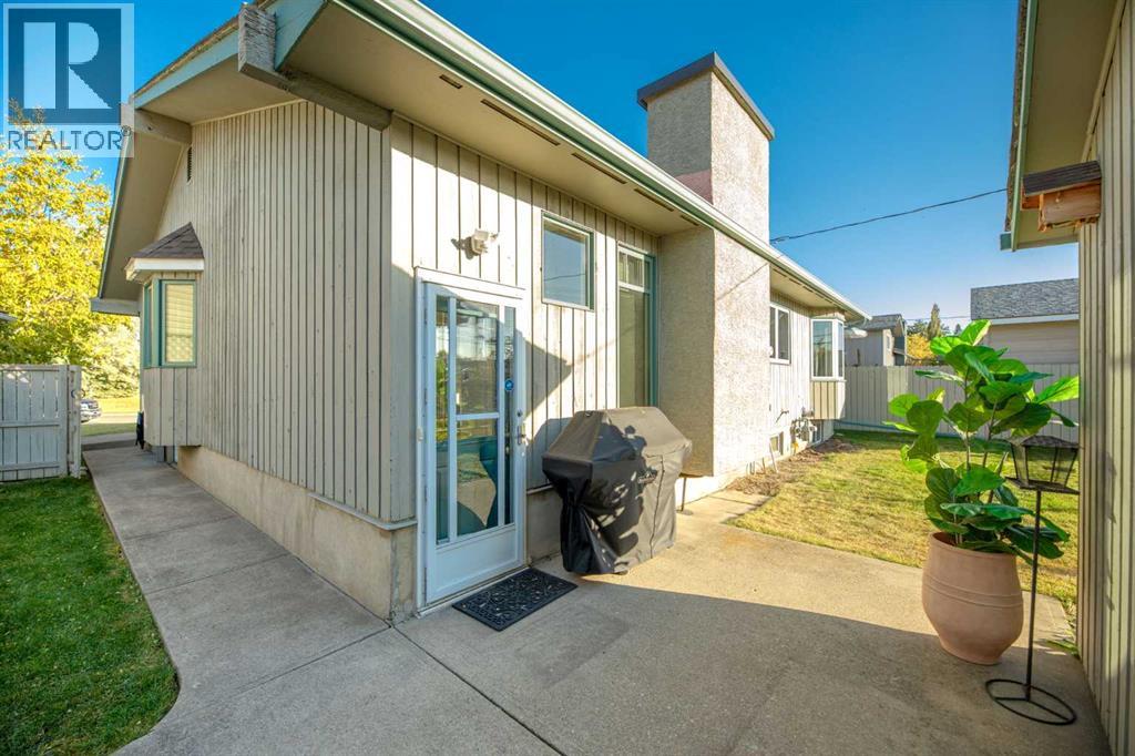 Single Family House Bungalow for Sale in  Lake Fraser Way SE Lake Bonavista Calgary 