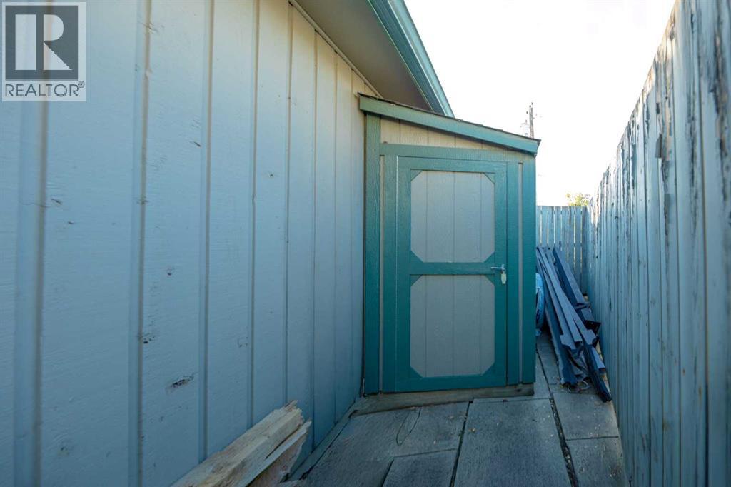 Single Family House Bungalow for Sale in  Lake Fraser Way SE Lake Bonavista Calgary 